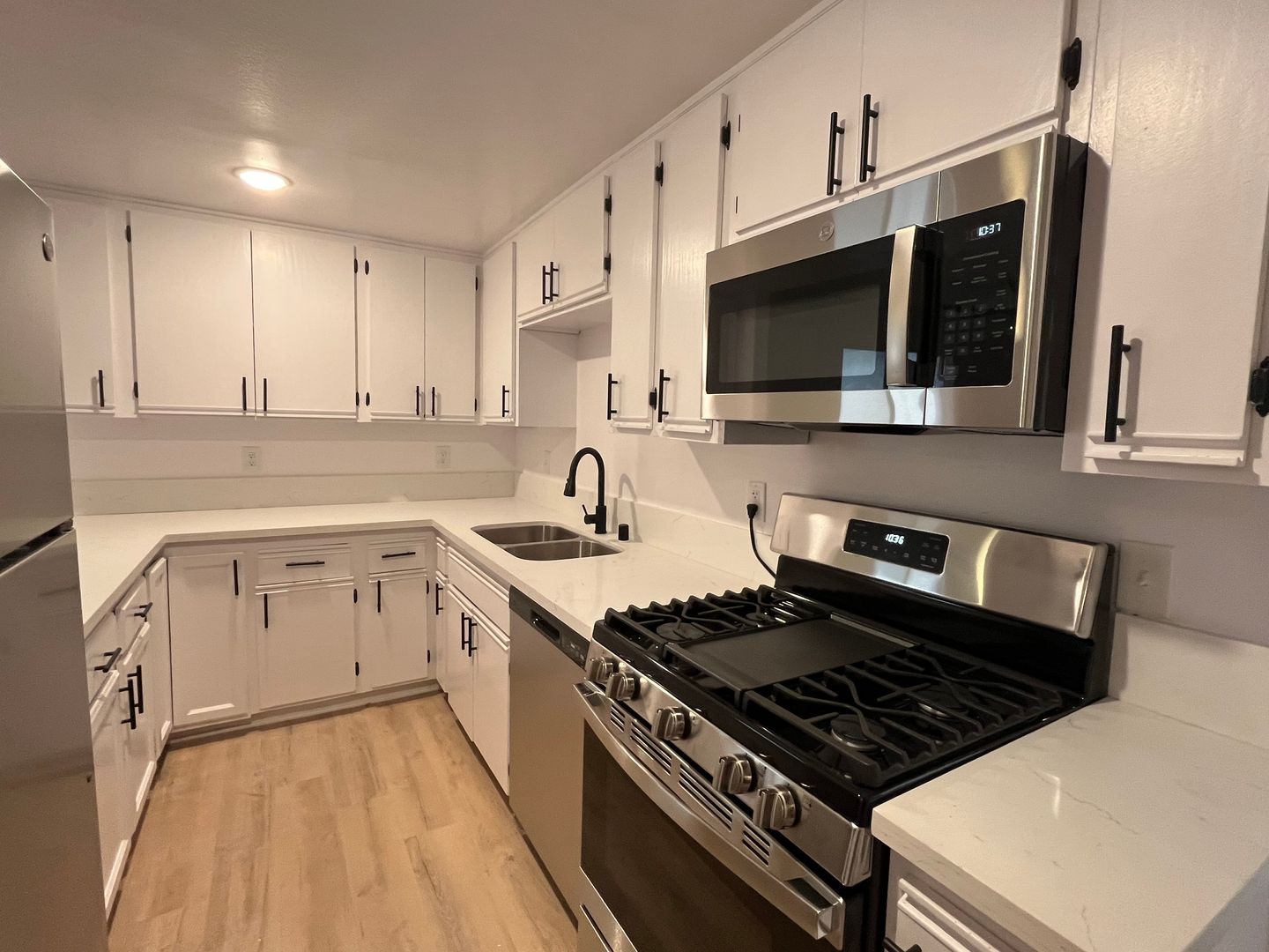 Glendale Apartment: 420 W Windsor Road