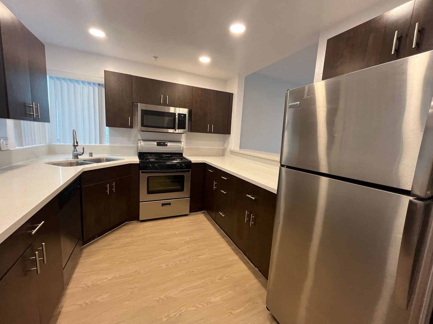 Pacific Palisades Apartment: 16070 Sunset Blvd