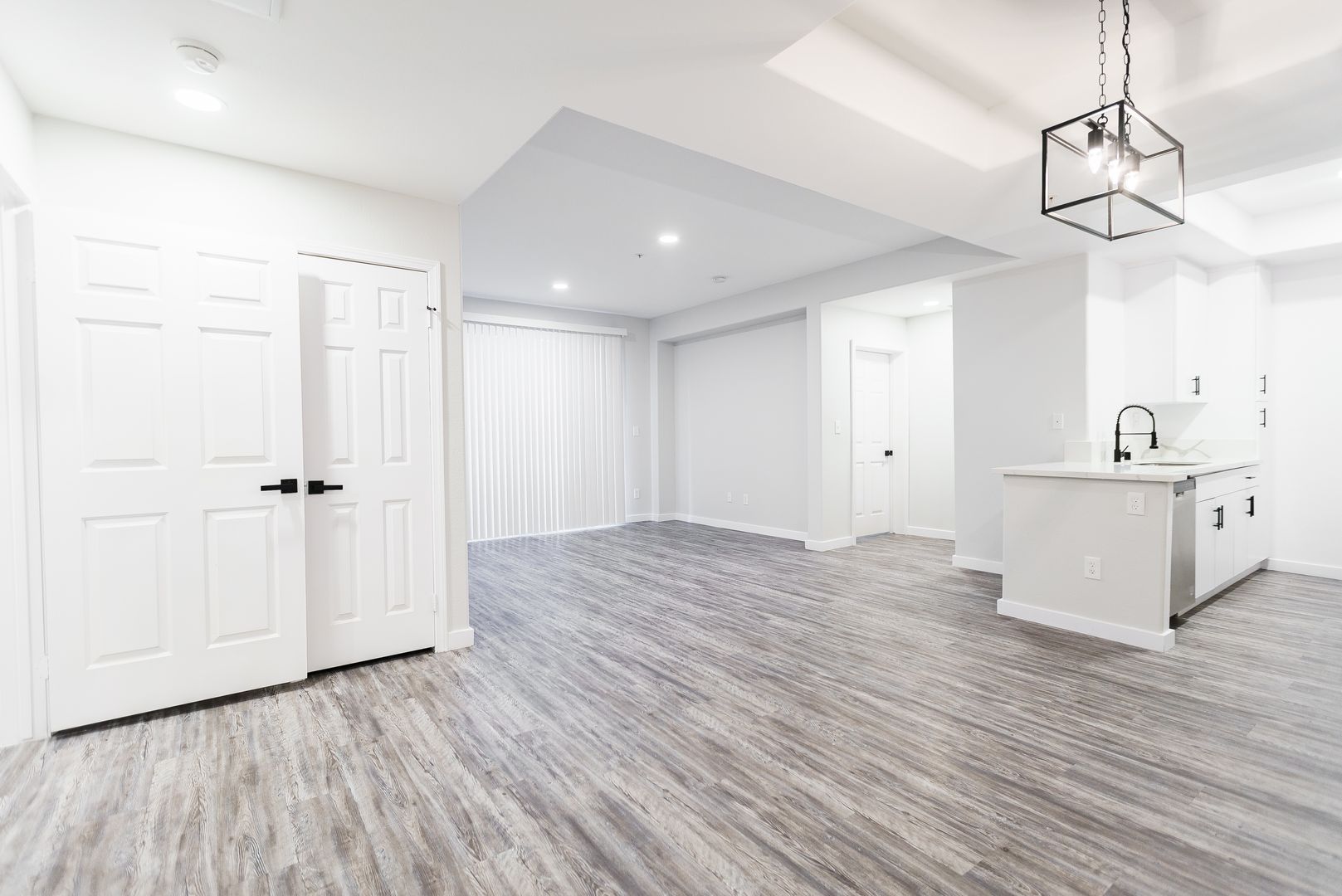 Los Angeles Apartment: 2820 Sawtelle Boulevard