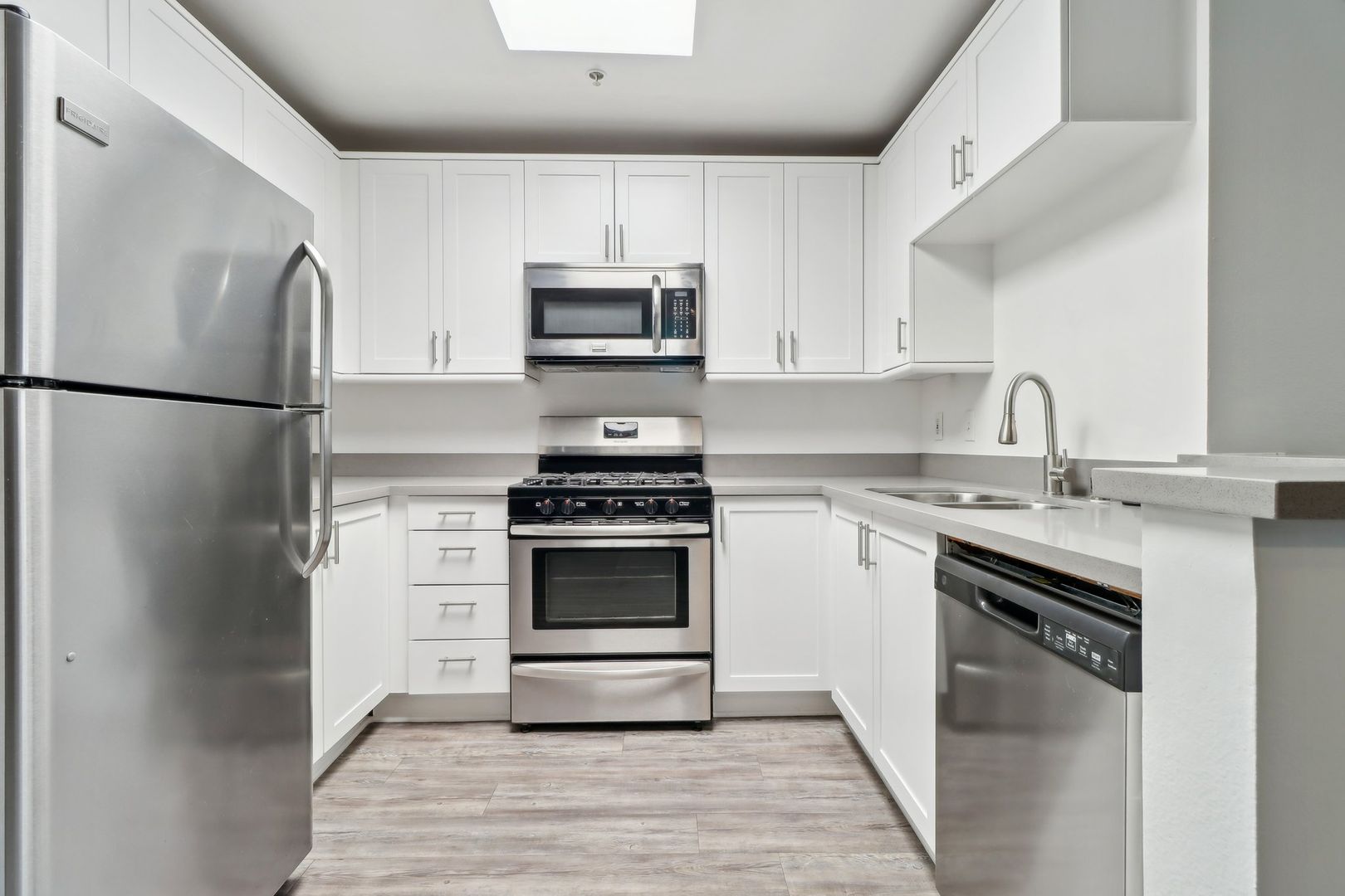 Los Angeles Apartment: 1223 Federal Ave