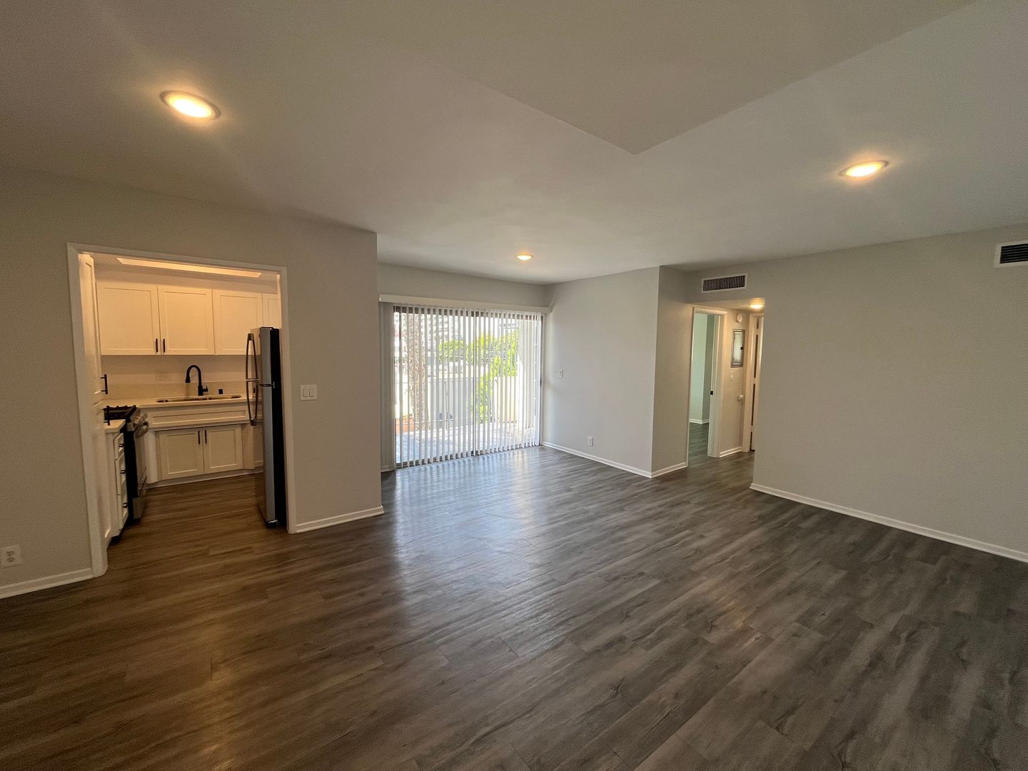 Los Angeles Apartment: 312 S. Willaman Drive