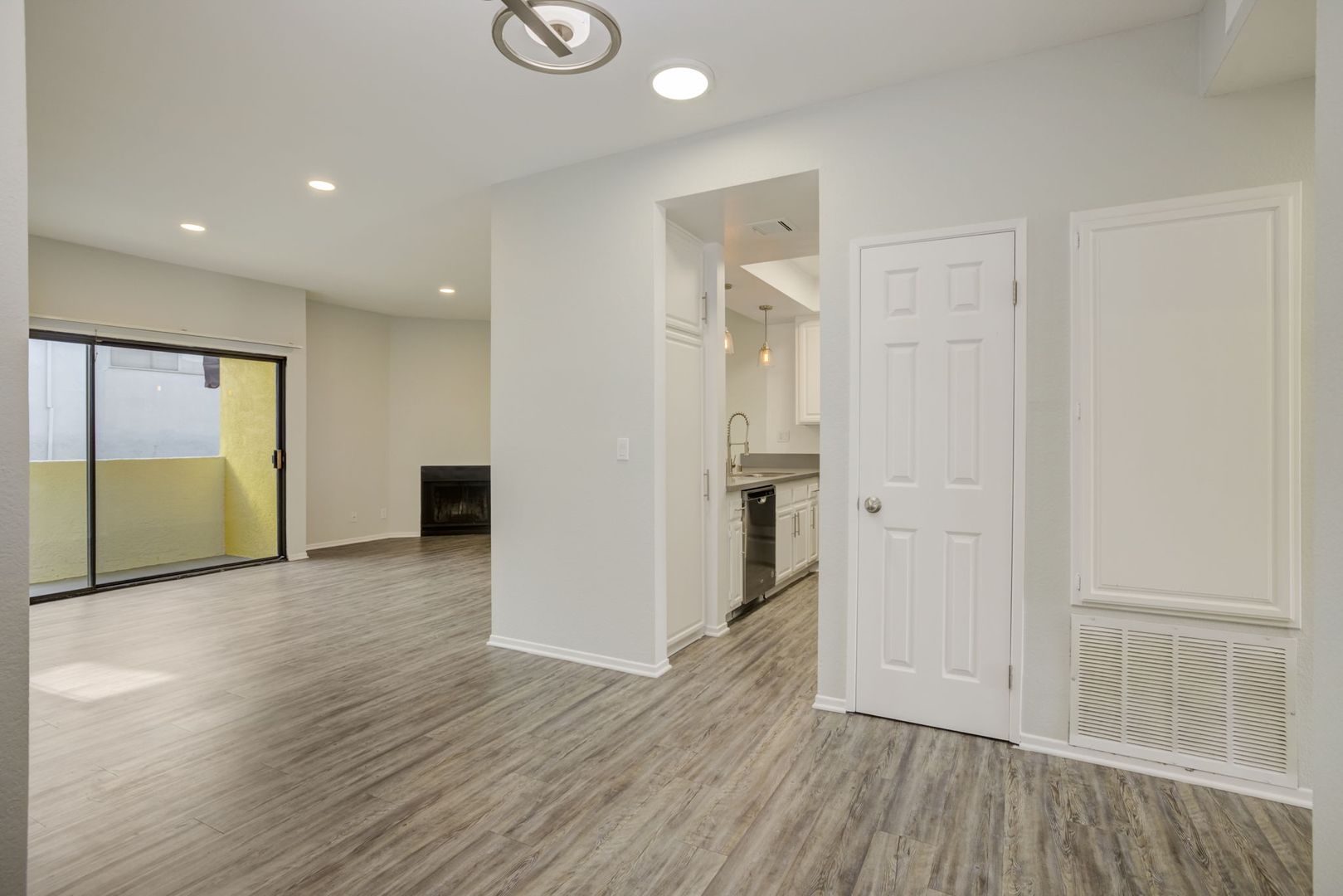 Los Angeles Apartment: 711 N. Sweetzer Ave