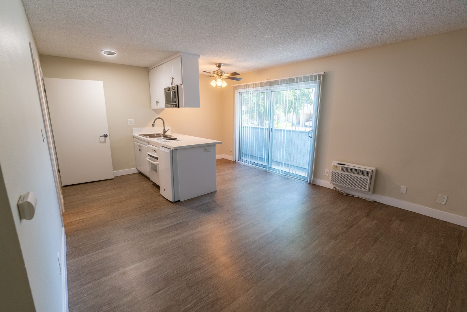 Los Angeles Apartment: 245 S Serrano Ave