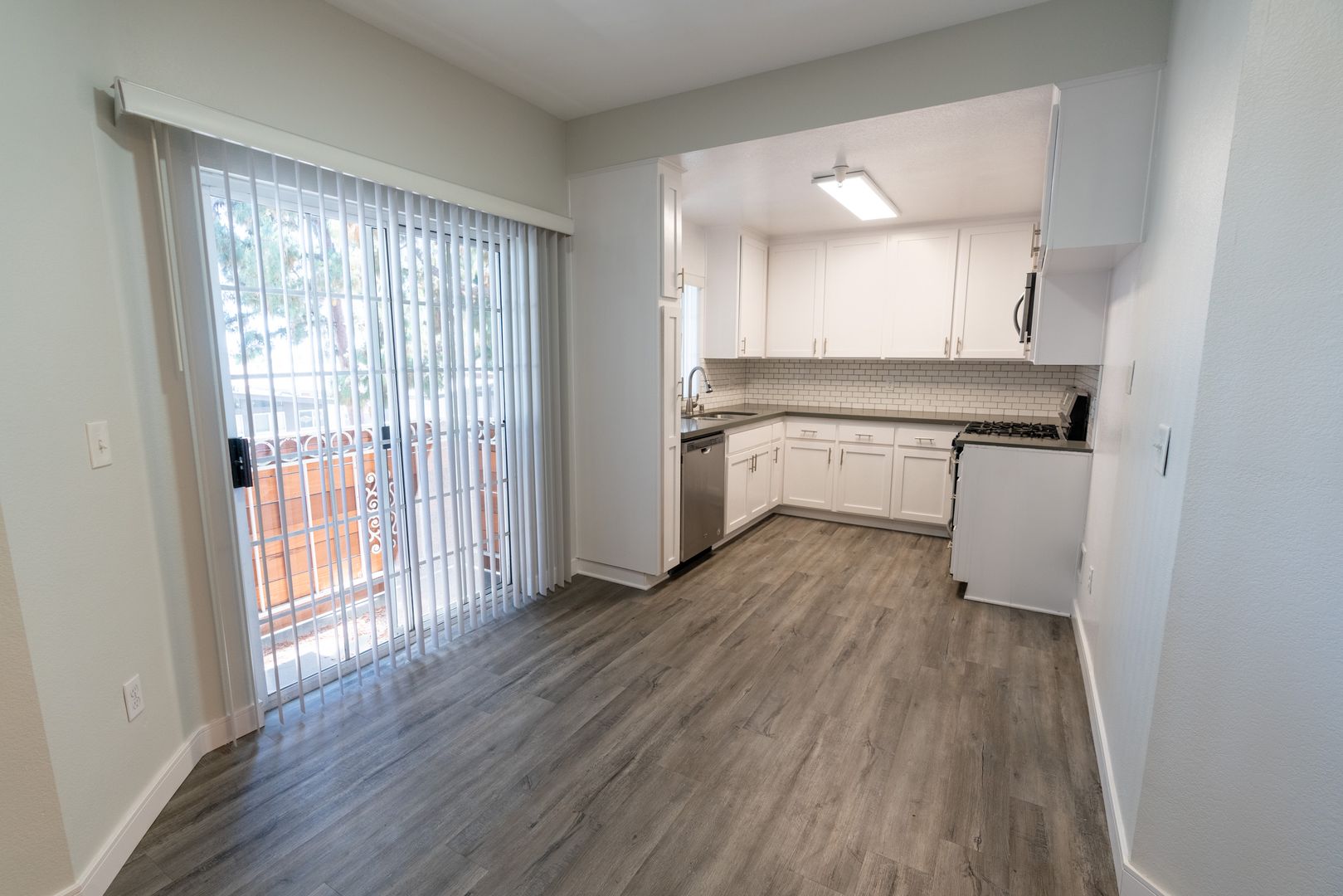 Los Angeles Apartment: 7244 Hillside Ave