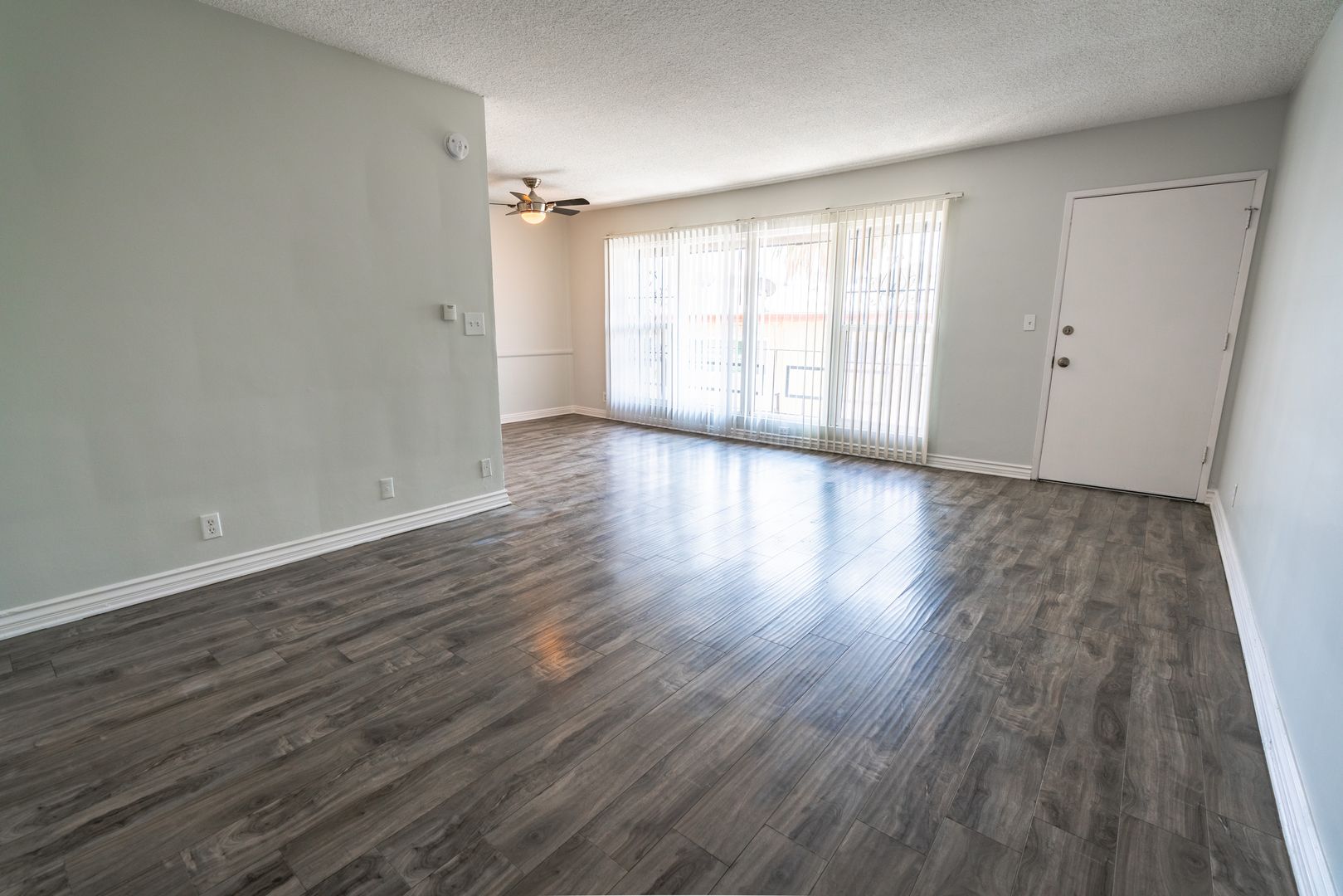 Los Angeles Apartment: 350 South Manhattan Place