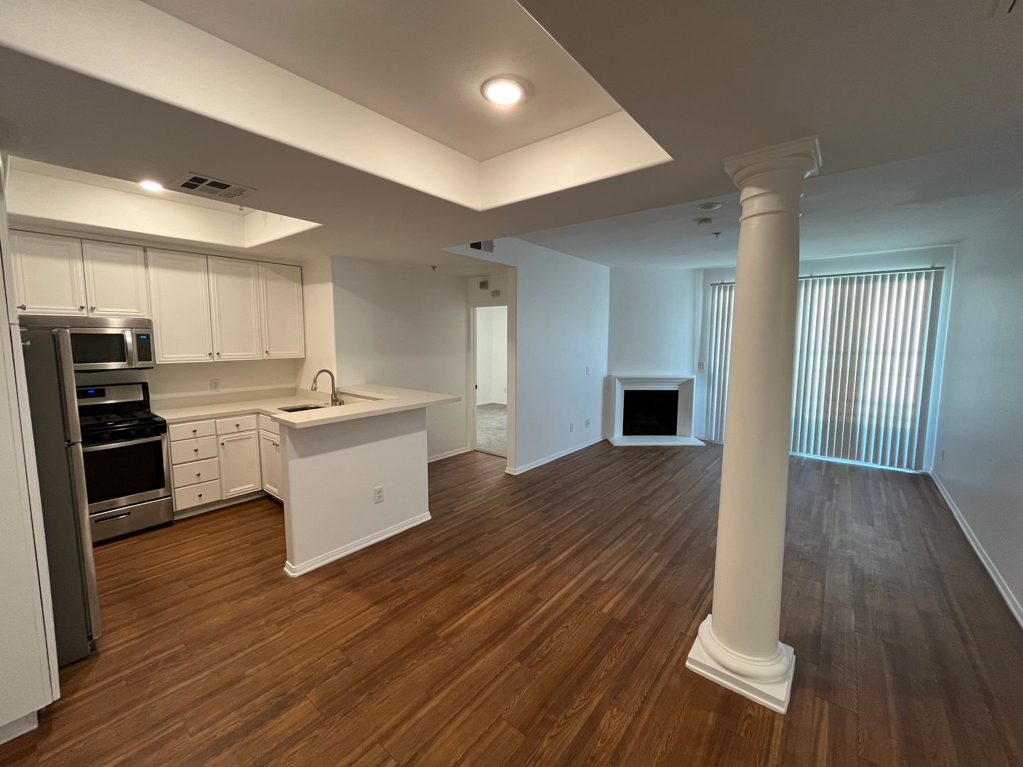 Los Angeles Apartment: 2245 S. Beverly Glen Boulevard