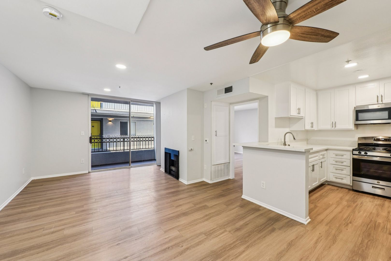Los Angeles Apartment: 310 South Virgil Avenue