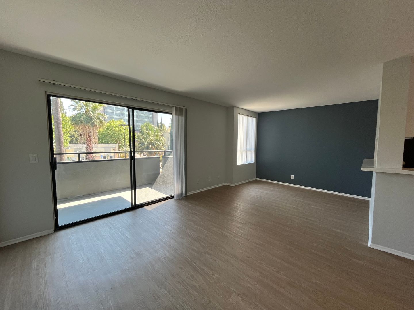 Van Nuys Apartment: 6310 Sylmar Ave