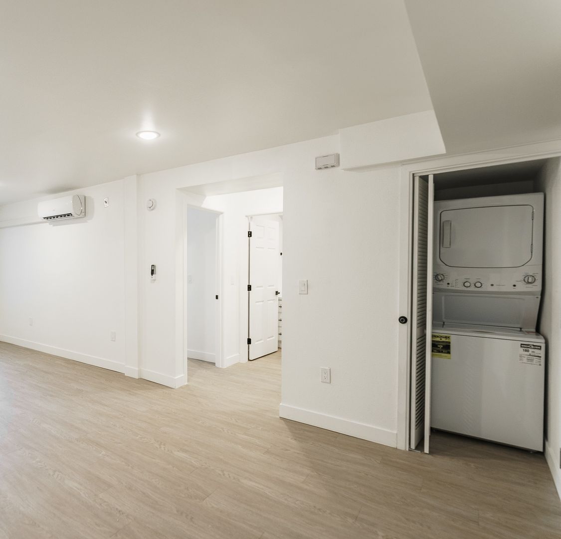 Los Angeles Apartment: 312 S. Willaman Drive