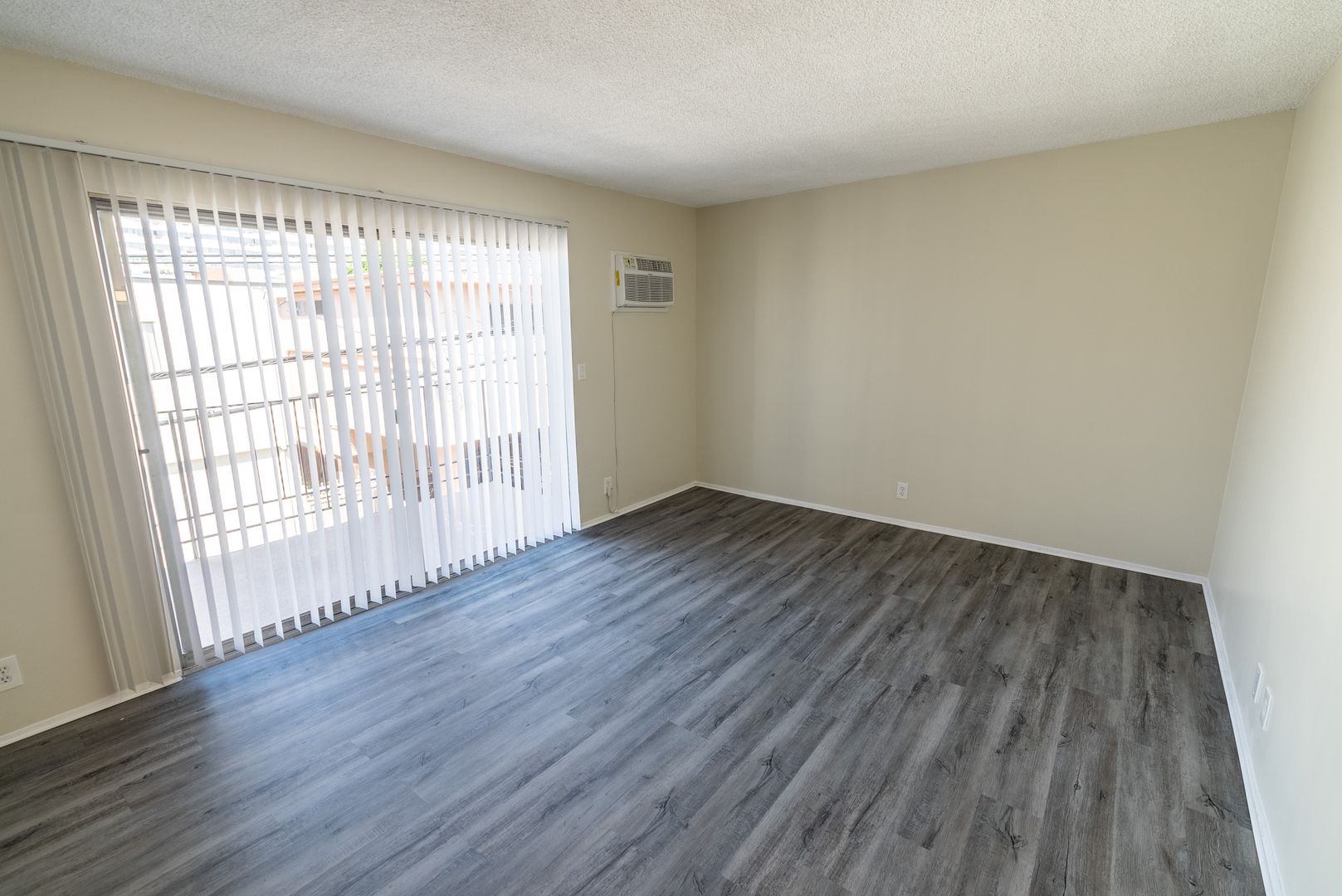 Los Angeles Apartment: 1275 Federal Avenue
