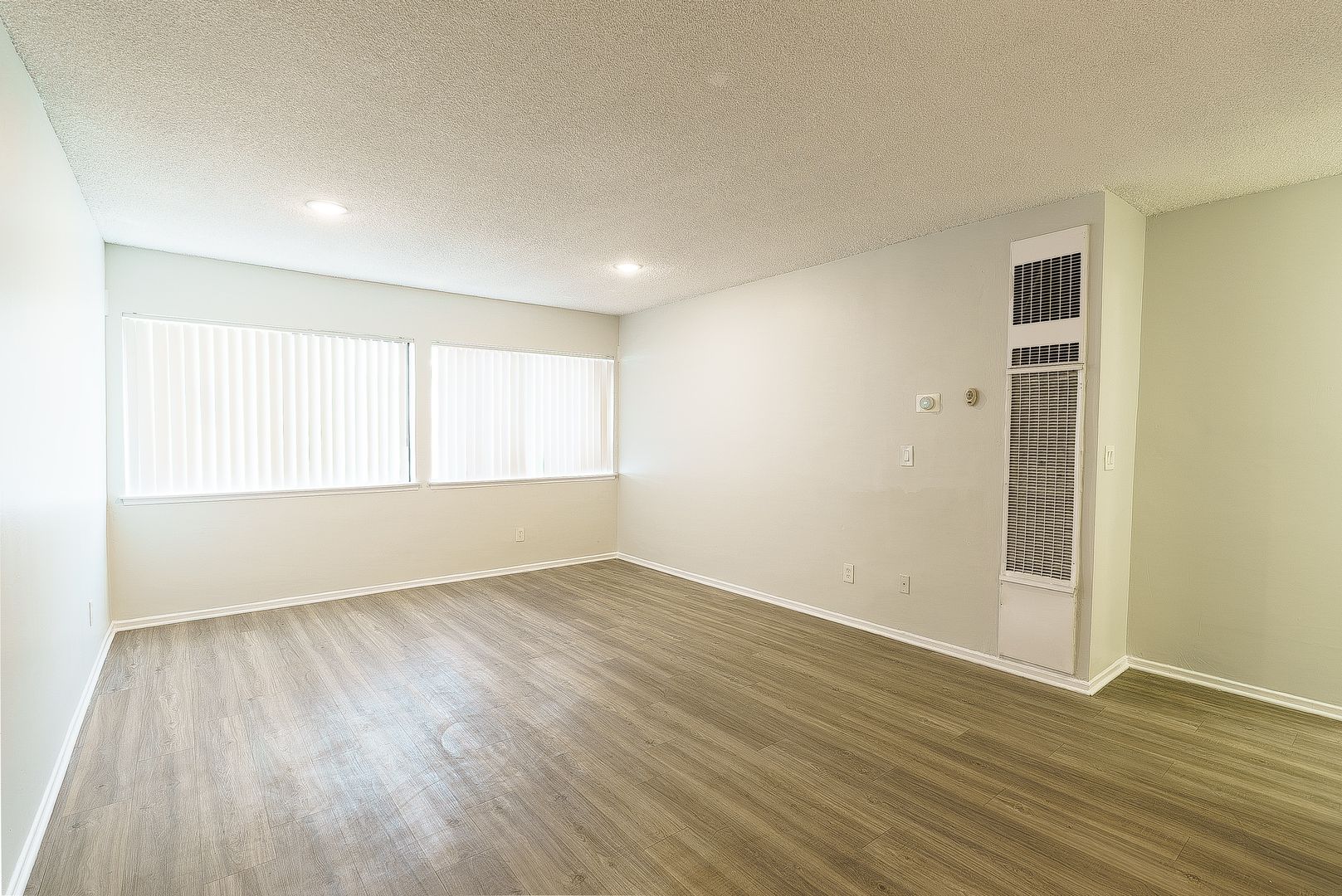 Northridge Apartment: 18400 Prairie Street