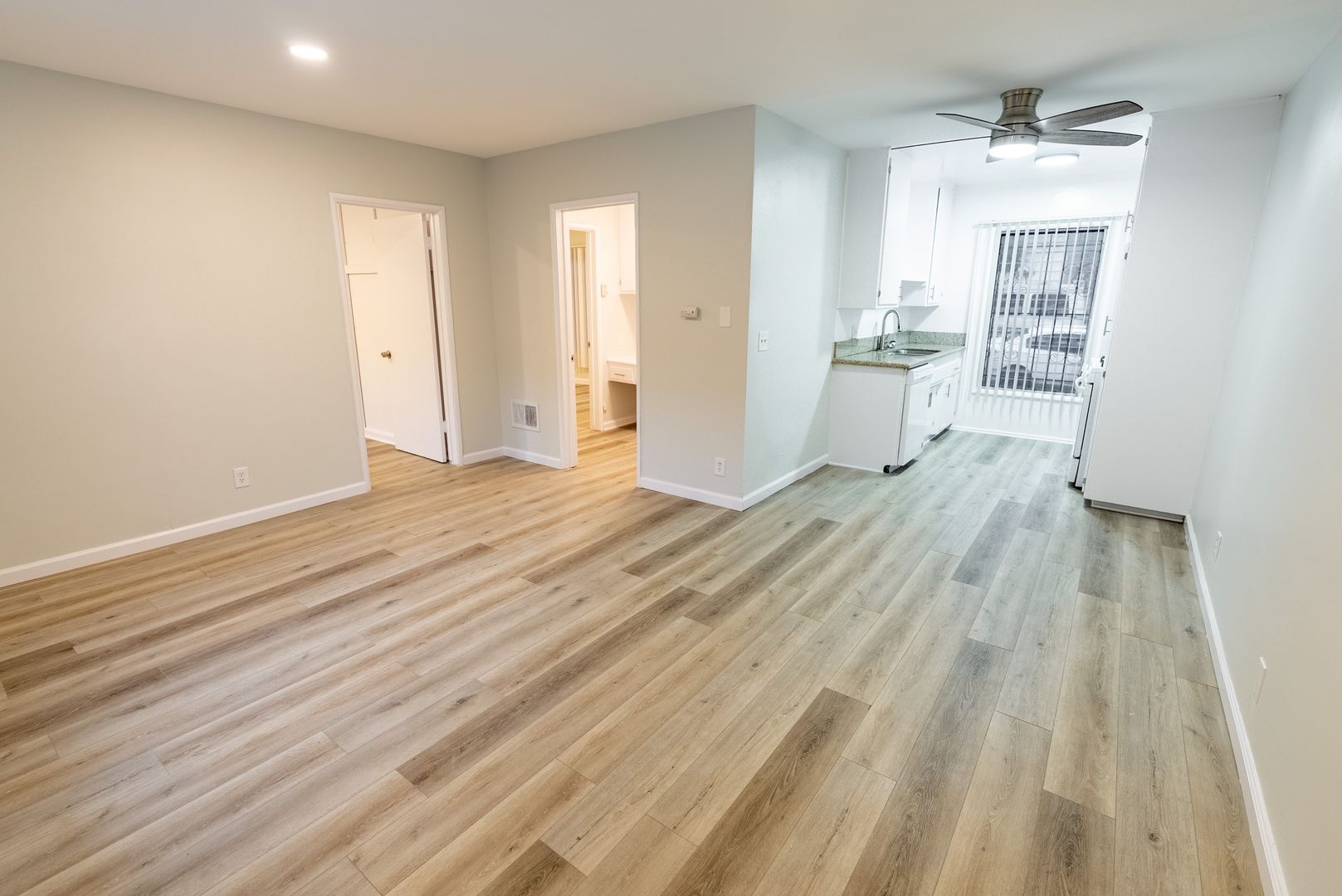 Los Angeles Apartment: 7044 Lanewood Avenue