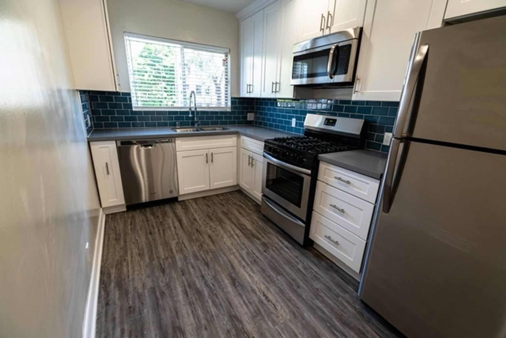 Santa Monica Apartment: 123 California Ave