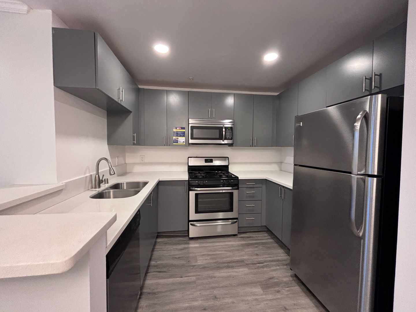 Los Angeles Apartment: 1223 Federal Ave
