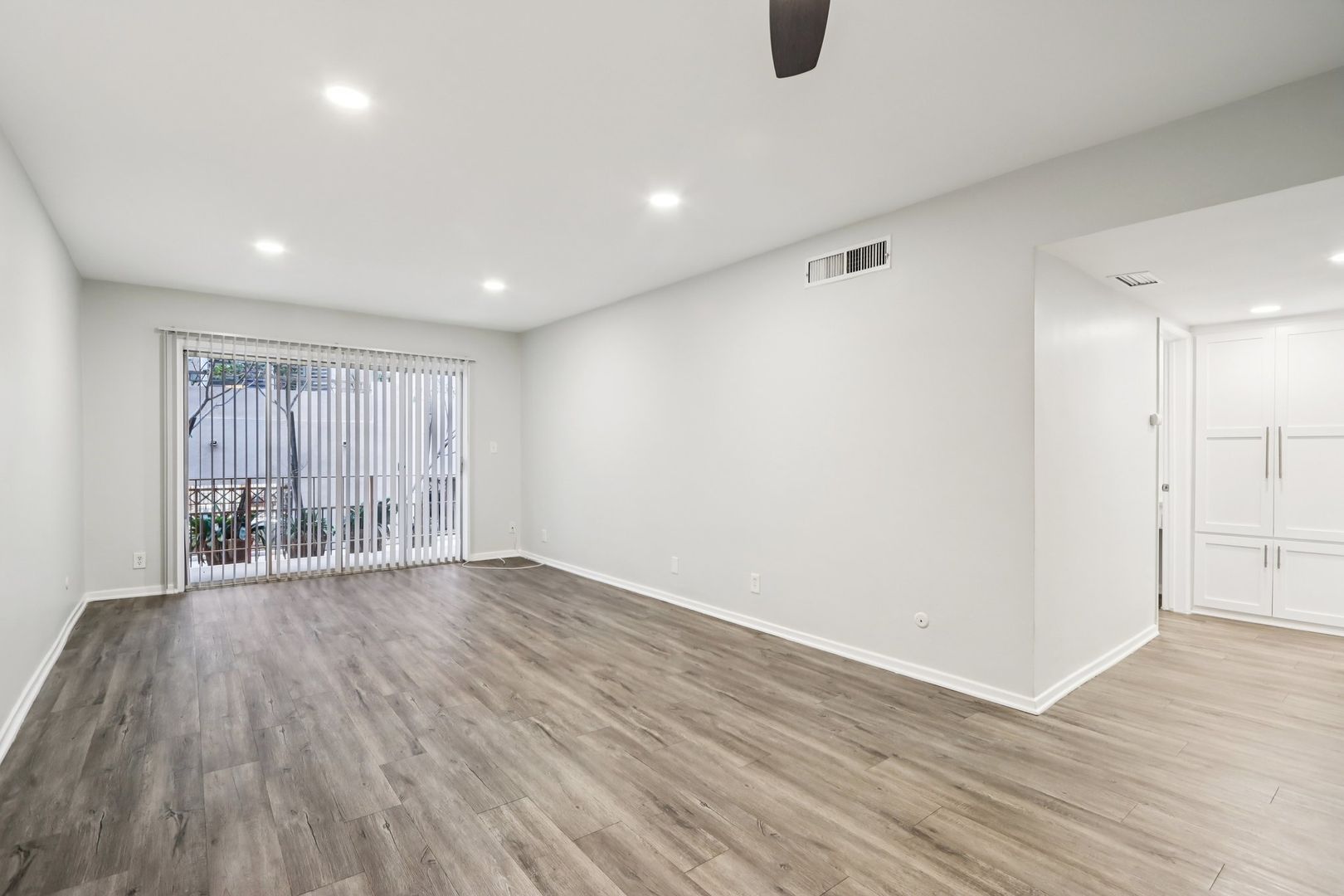 Los Angeles Apartment: 312 S. Willaman Drive