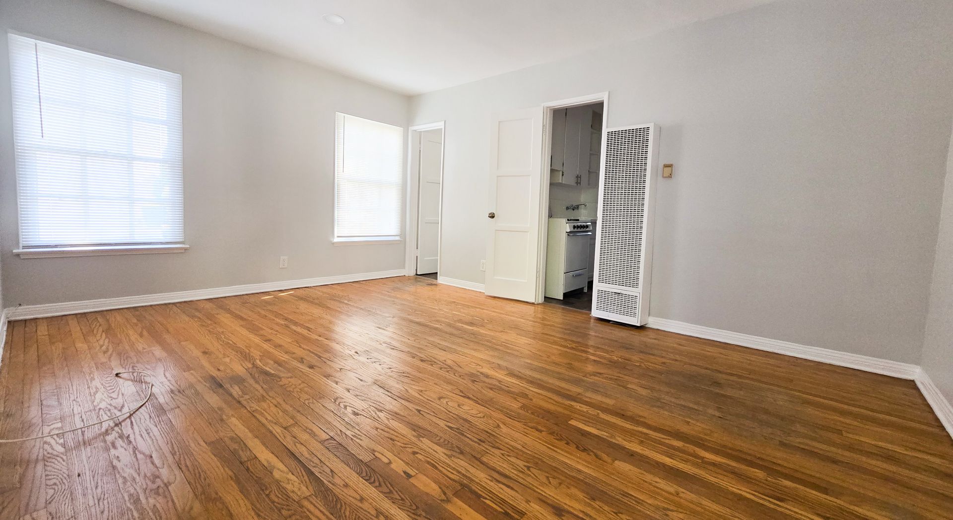 Los Angeles Apartment: 621 Midvale Avenue