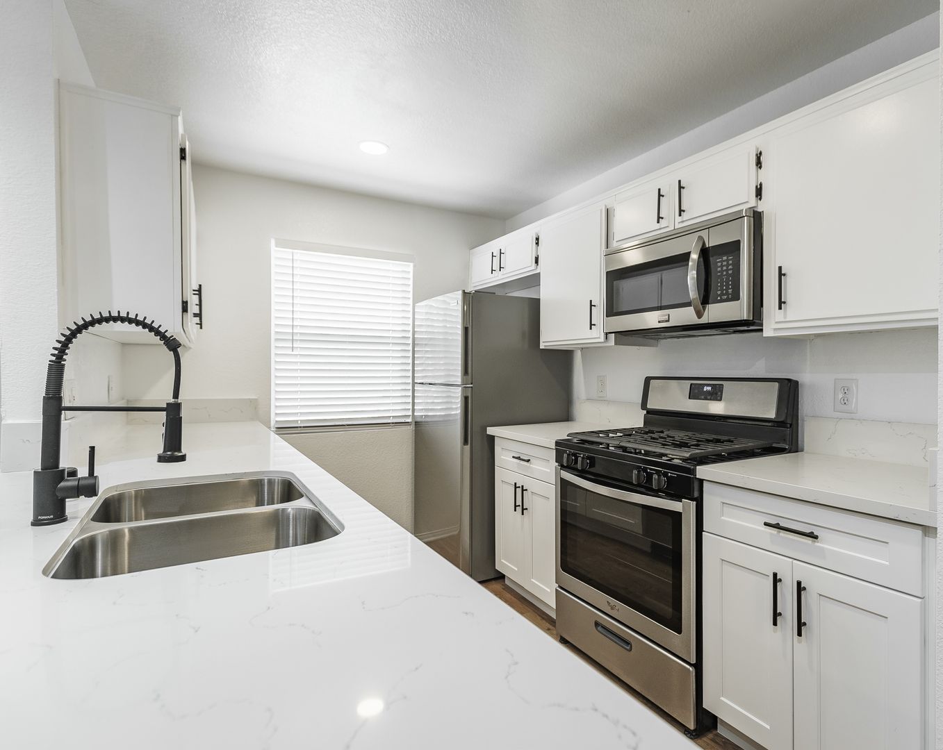 Los Angeles Apartment: 2245 S. Beverly Glen Boulevard