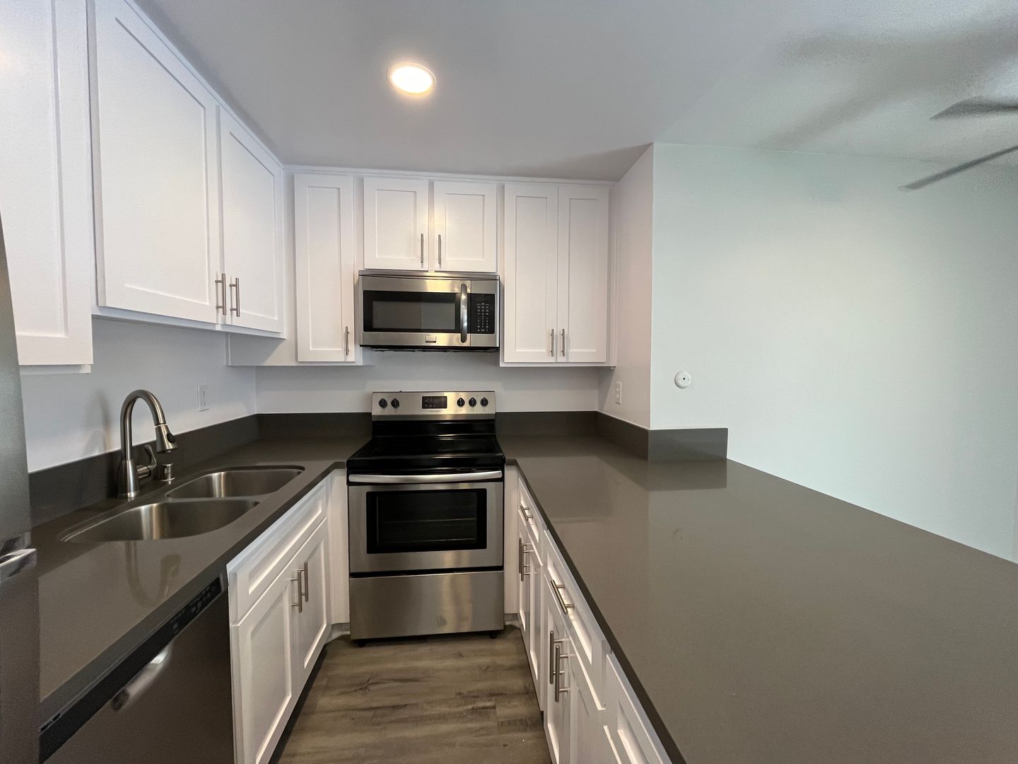 Los Angeles Apartment: 2039 N Las Palmas Ave.