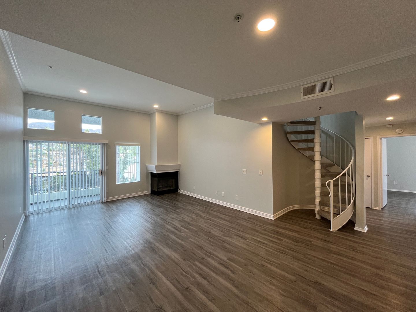 Pacific Palisades Apartment: 16070 Sunset Blvd