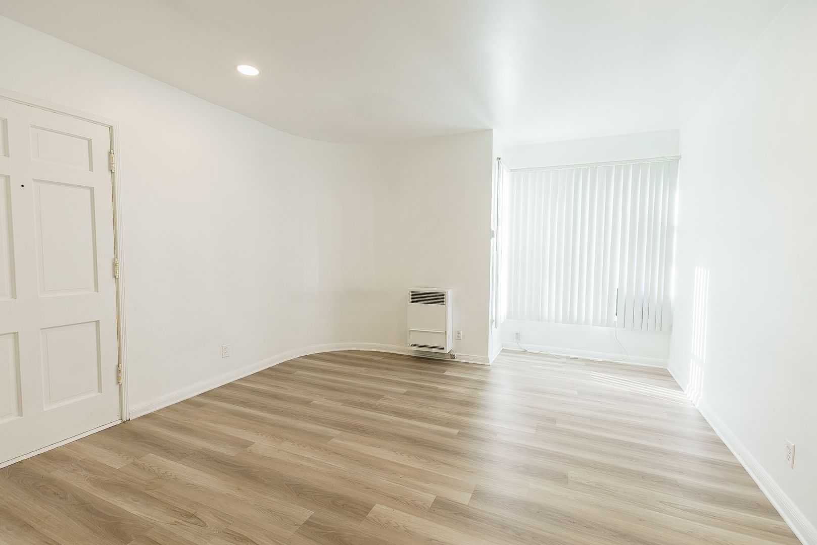 Los Angeles Apartment: 944 Tiverton Avenue