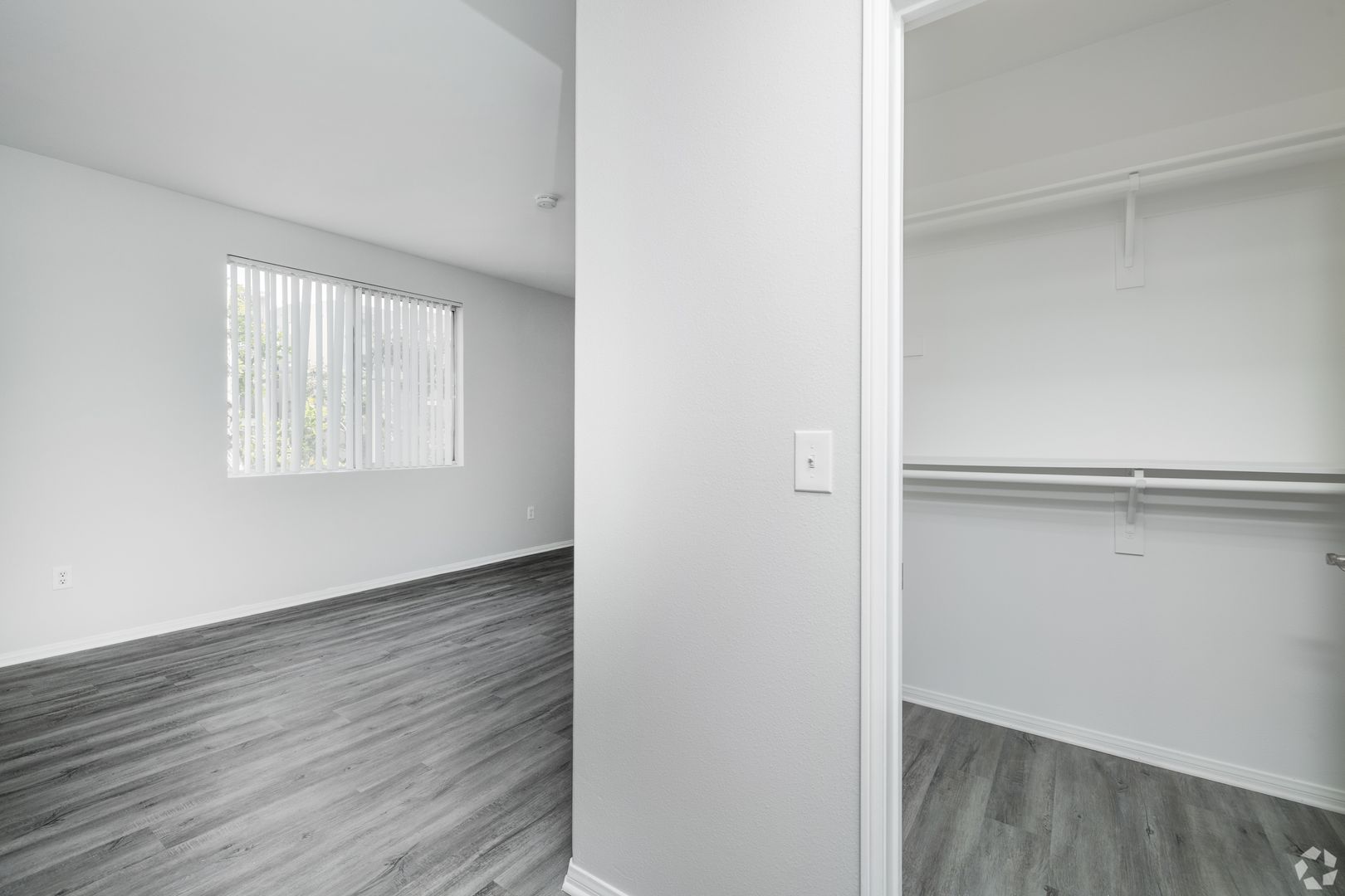 Los Angeles Apartment: 2225 South Beverly Glen Boulevard