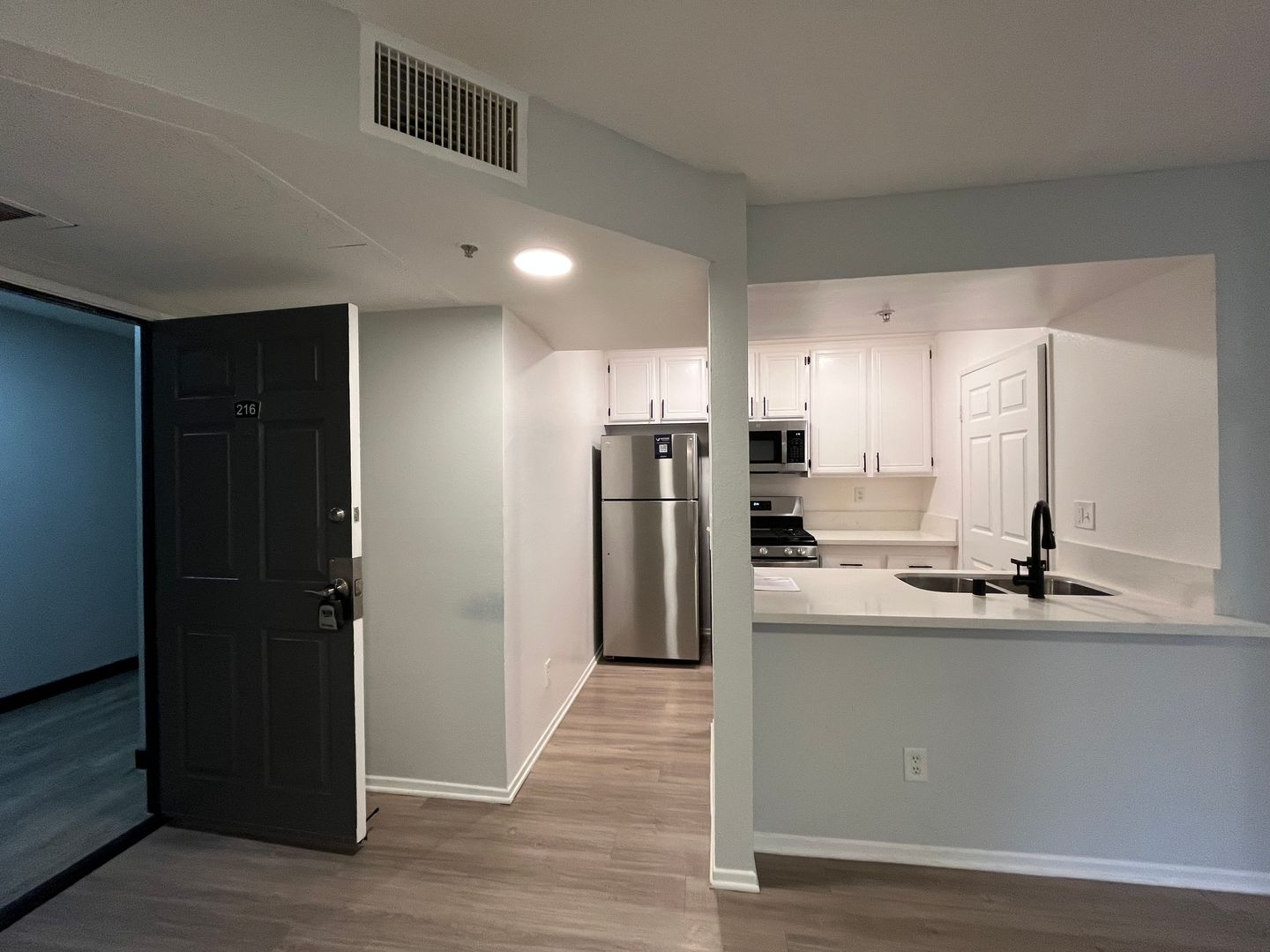 Los Angeles Apartment: 315 South Virgil Avenue