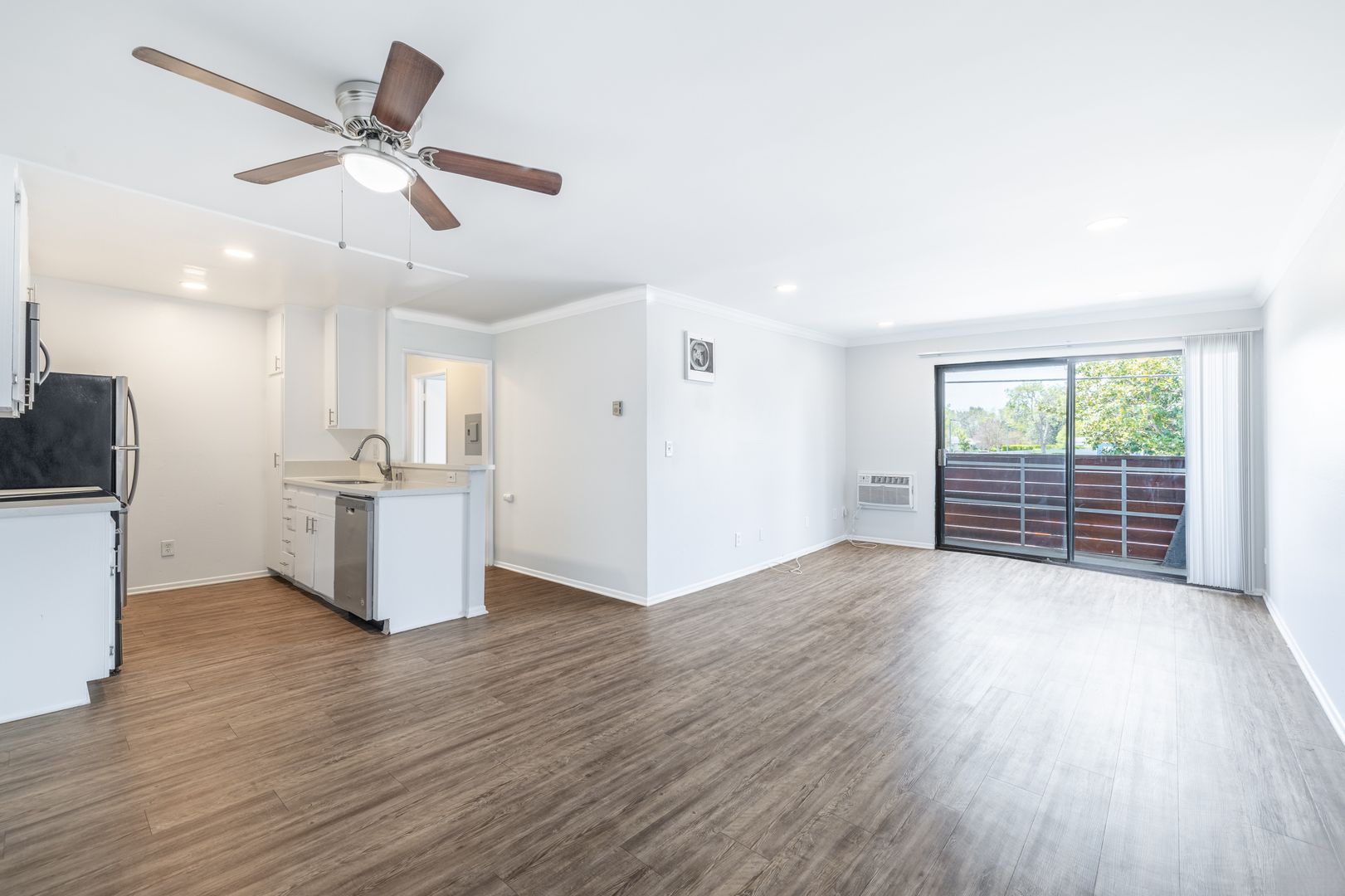 West Toluca Lake Apartment: 4444 Ensign Avenue