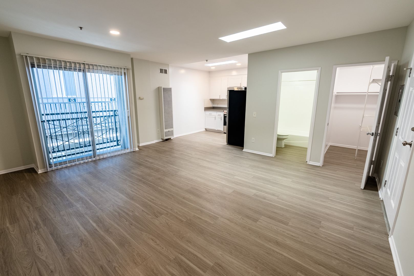 Santa Monica Apartment: 1015 2nd Street