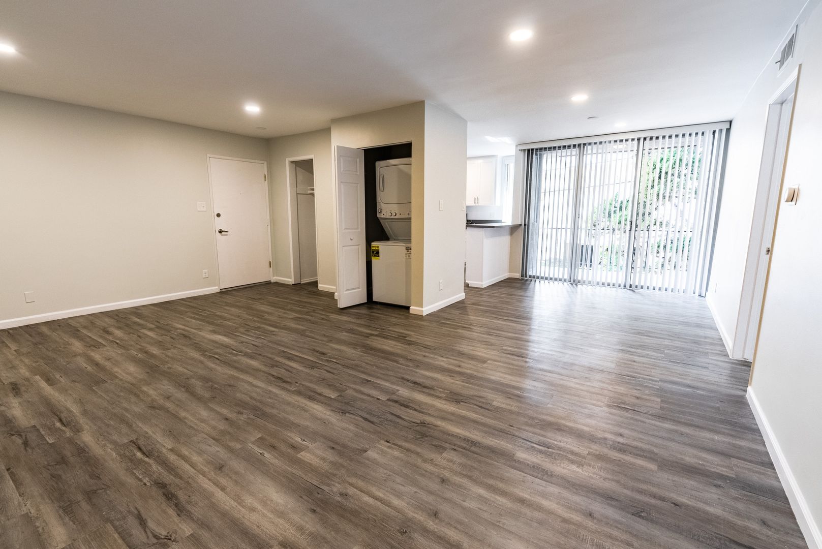 Los Angeles Apartment: 115 N. Wetherly Drive