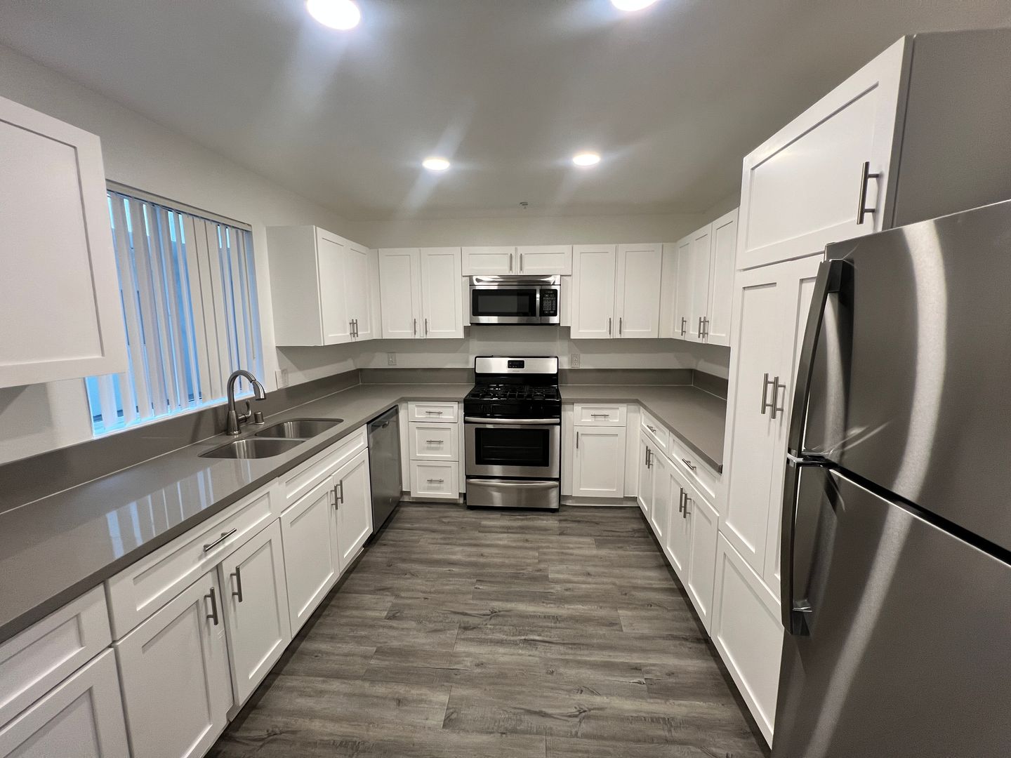 Pacific Palisades Apartment: 16070 Sunset Blvd