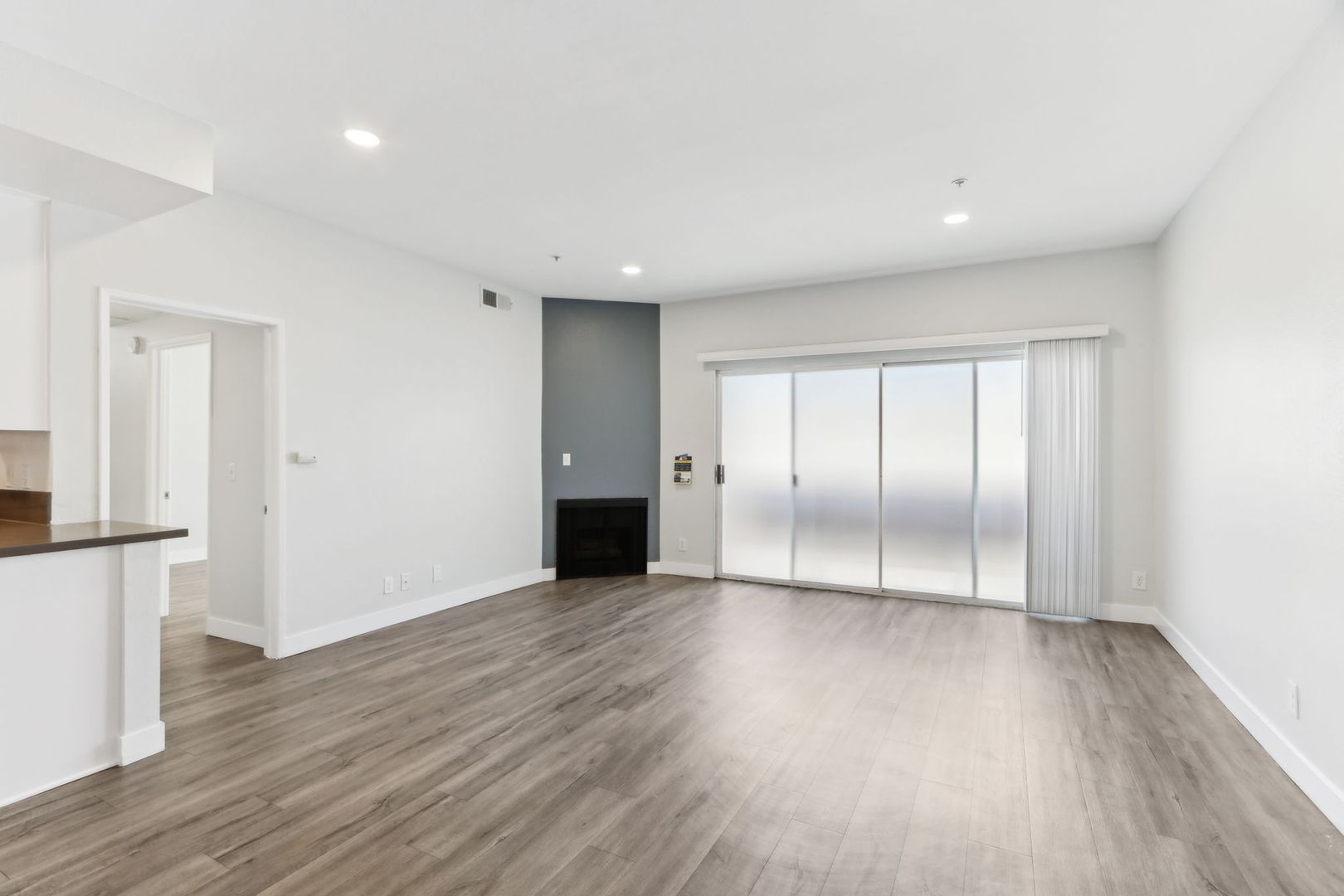 Los Angeles Apartment: 7057 Lanewood Ave