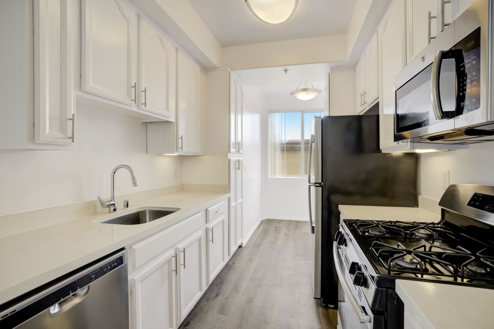 Los Angeles Apartment: 2245 S. Beverly Glen Boulevard