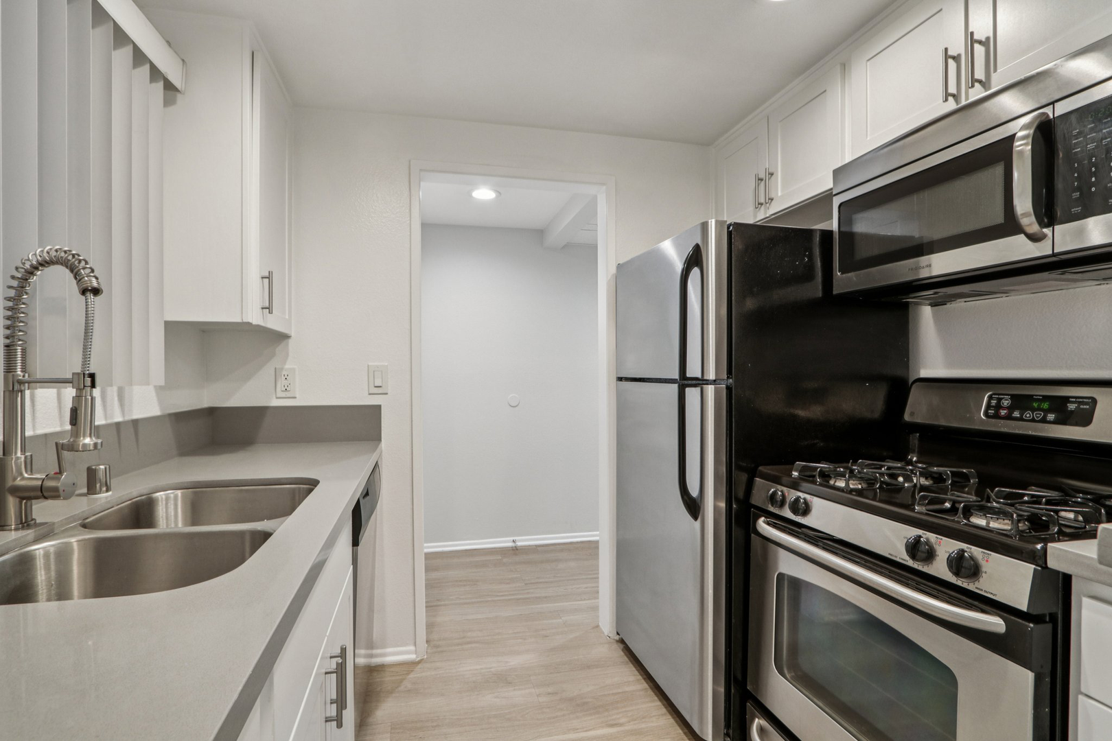 Los Angeles Apartment: 110 S. Sweetzer Ave
