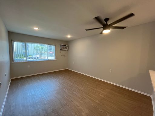 Gorgeous NEWLY RENOVATED apartment with a HUGE move in special!