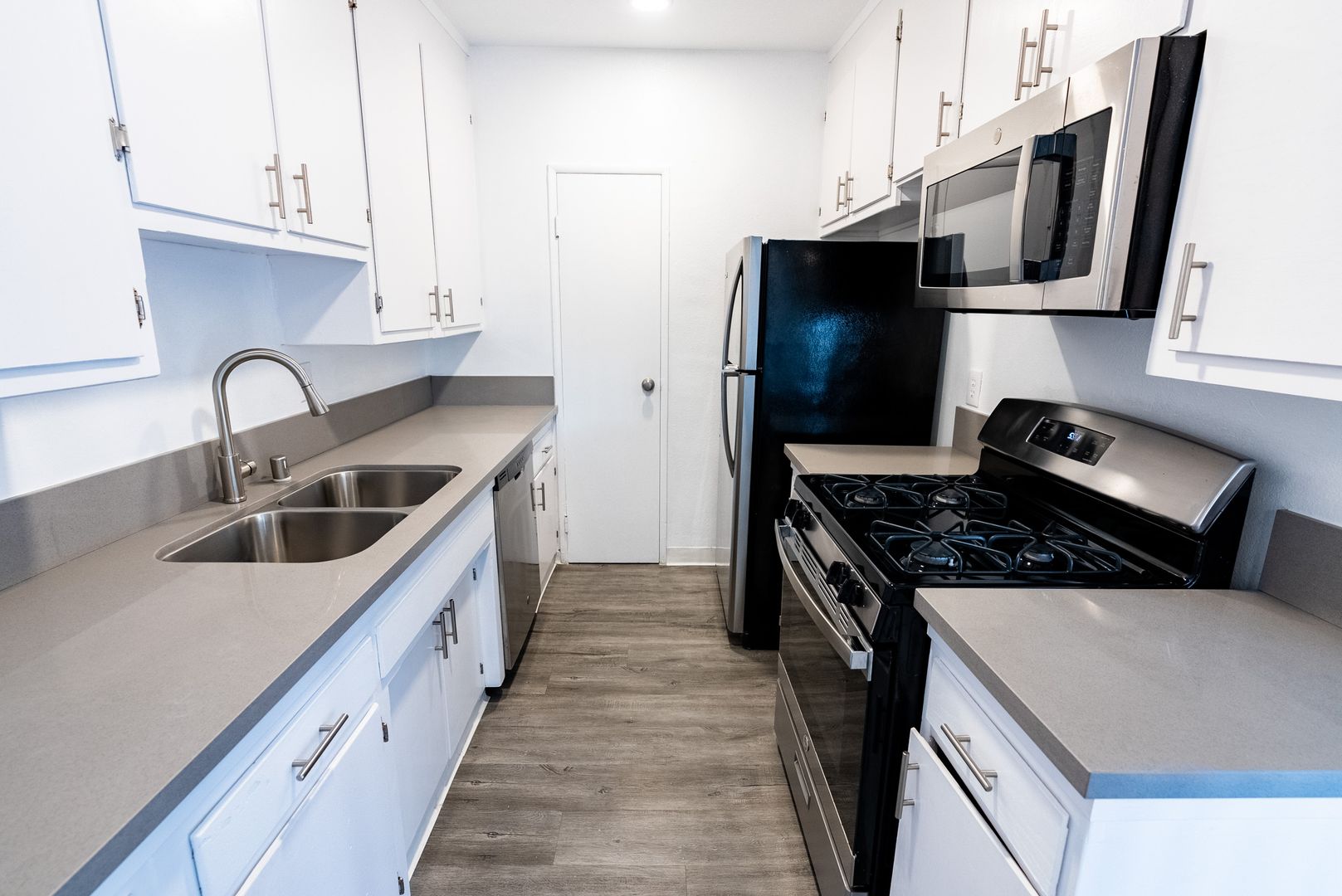 Los Angeles Apartment: 3537 Clarington Ave