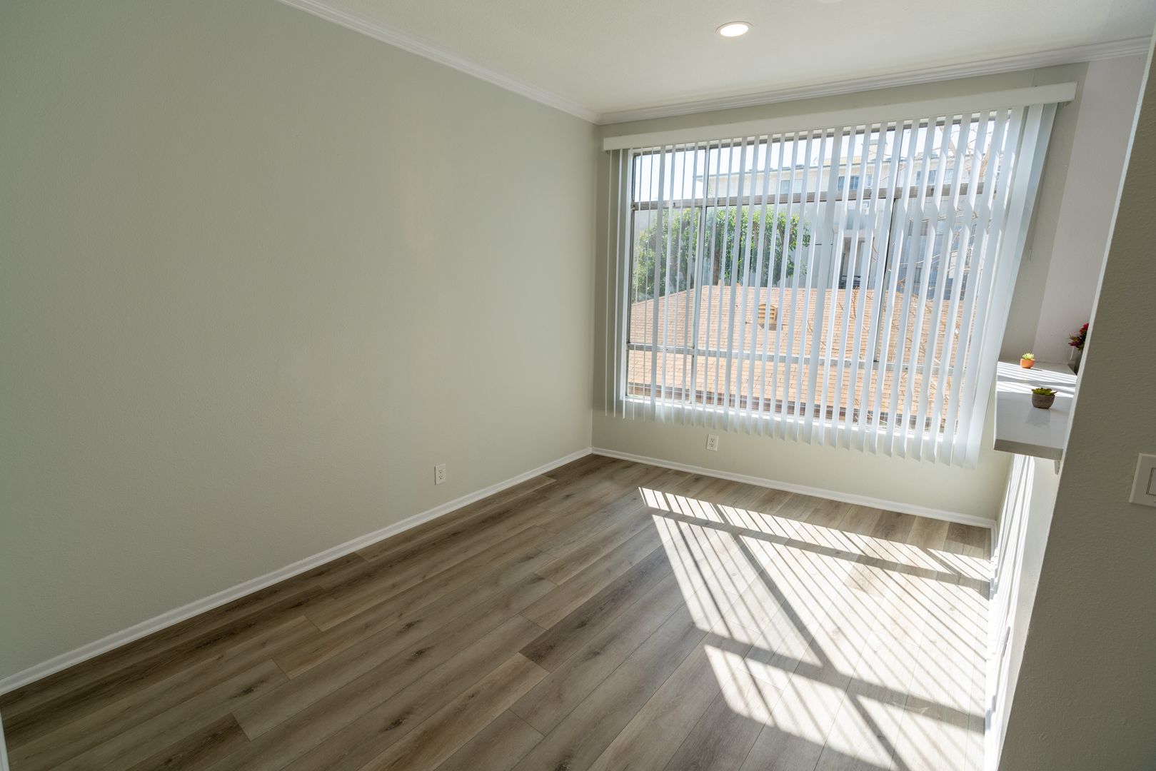 Sherman Oaks Apartment: 14900 Moorpark St