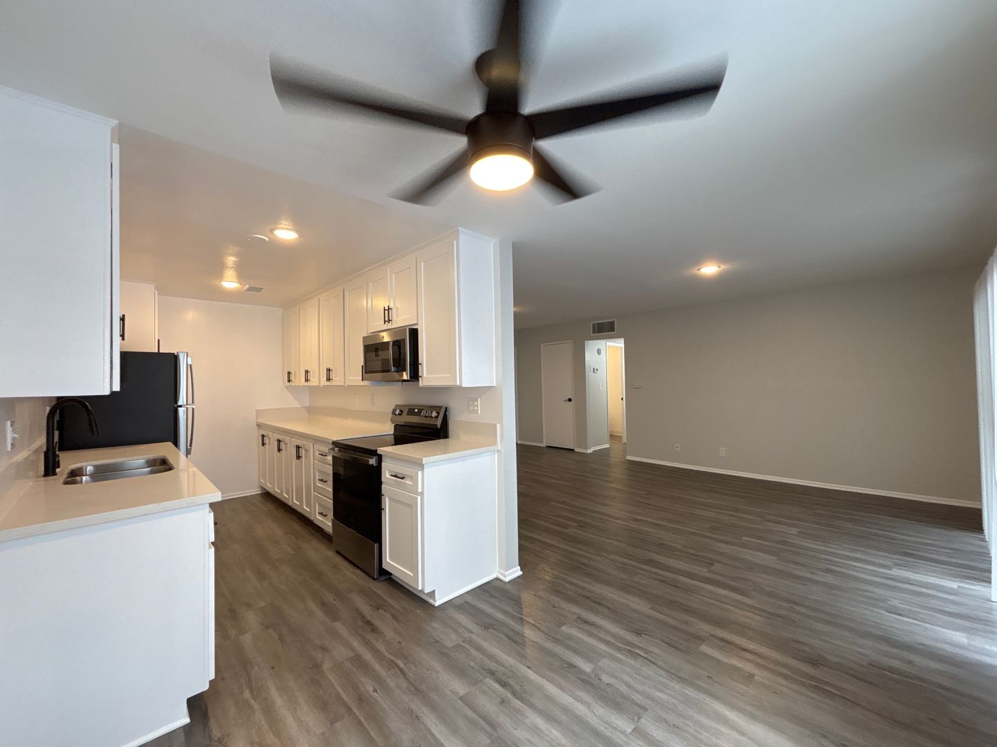 Los Angeles Apartment: 616 North Sweetzer Avenue