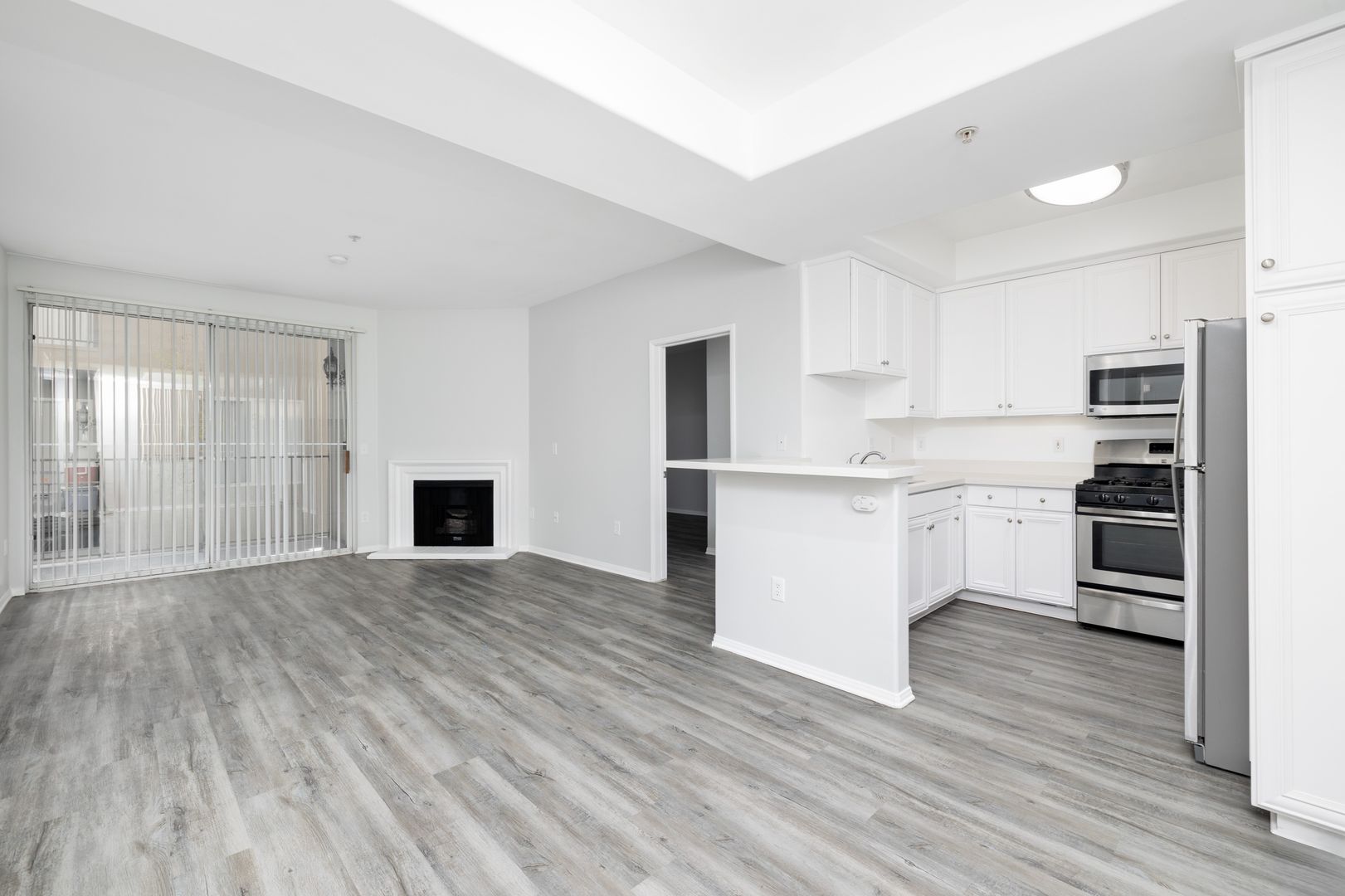 Los Angeles Apartment: 2201 South Beverly Glen Boulevard