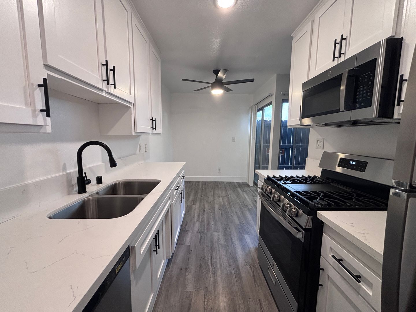 Los Angeles Apartment: 3537 Clarington Ave