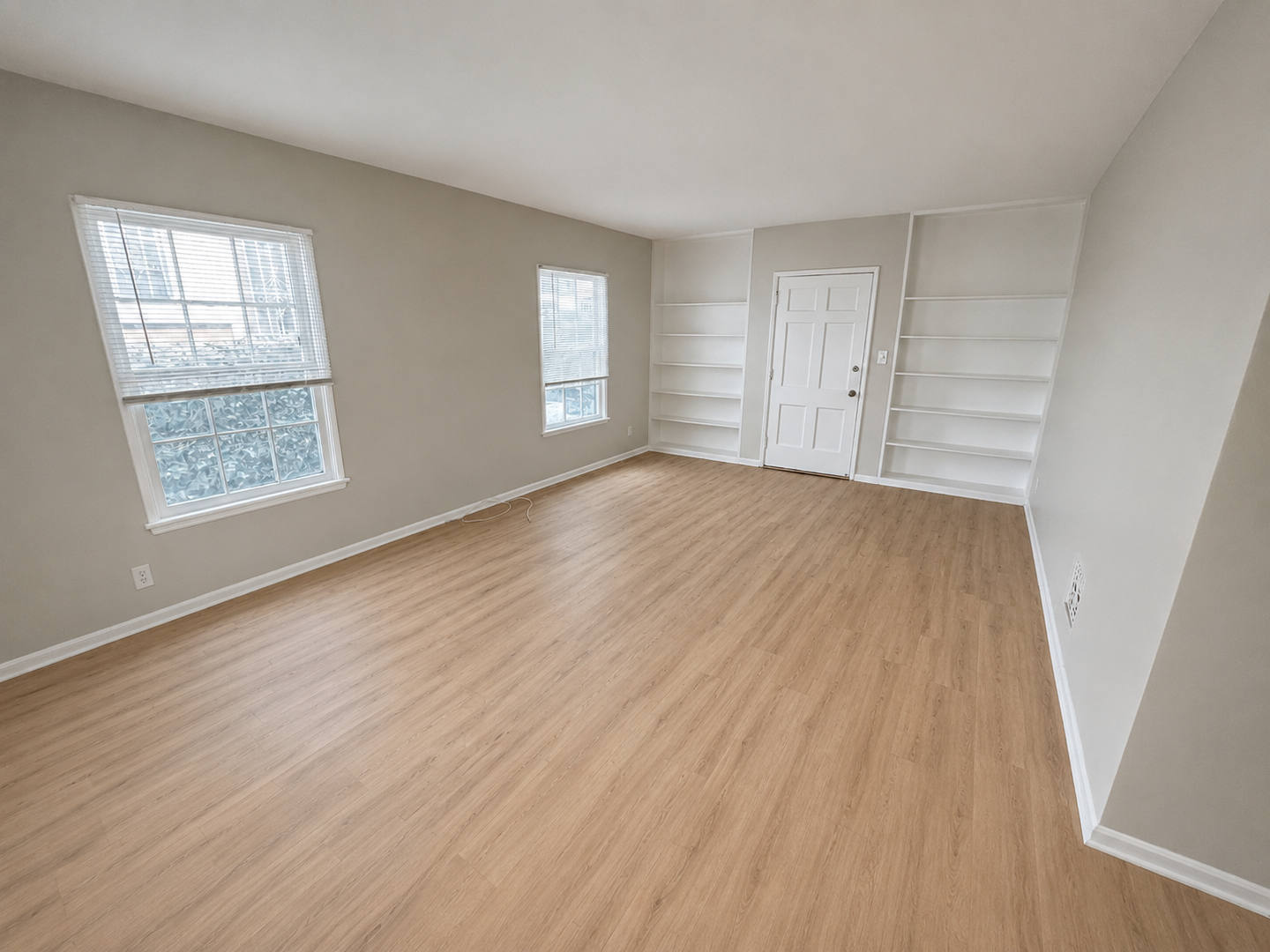 Los Angeles Apartment: 457-459 Kelton Avenue