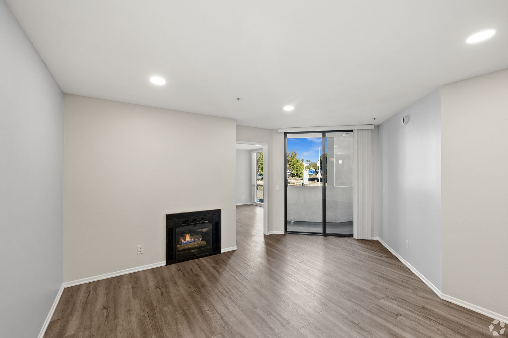 Los Angeles Apartment: 1223 Federal Ave