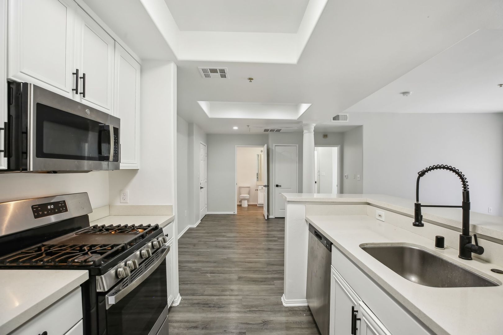Los Angeles Apartment: 2245 S. Beverly Glen Boulevard