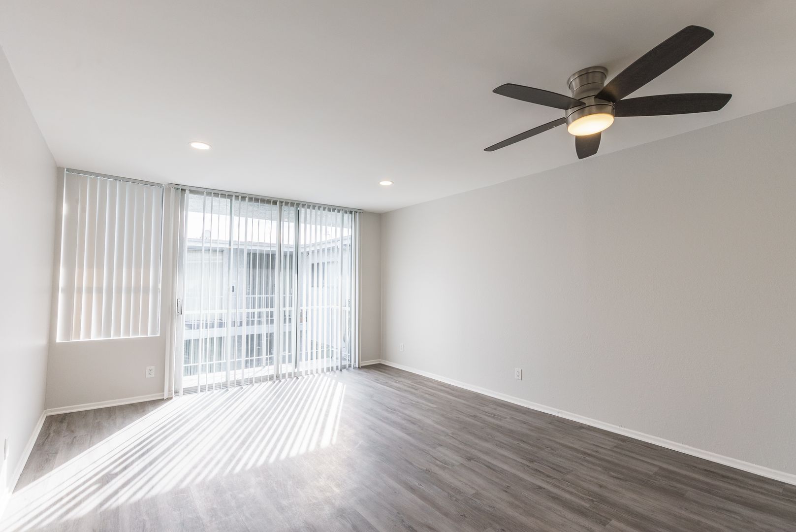 Los Angeles Apartment: 226 South Serrano