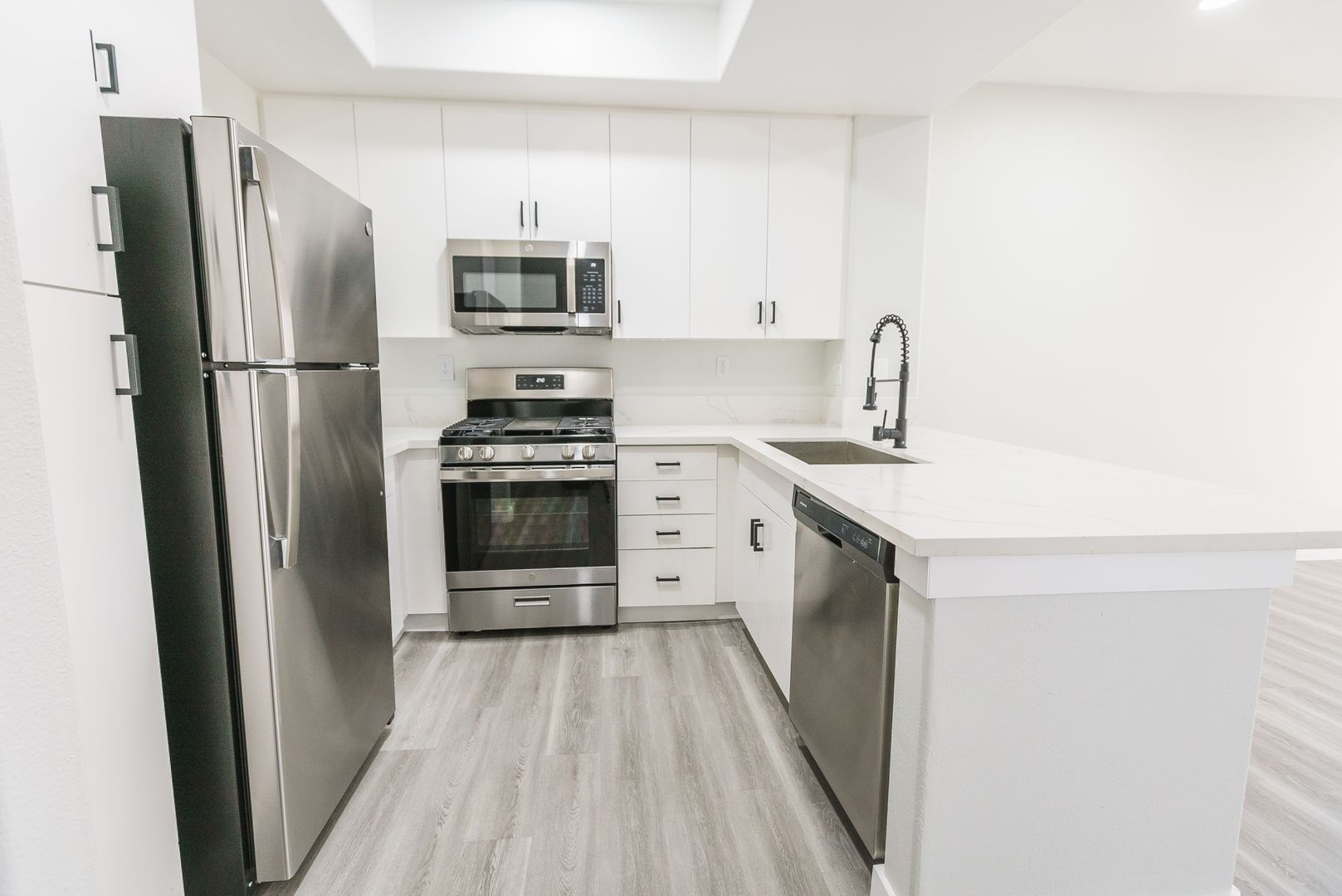 Los Angeles Apartment: 2820 Sawtelle Boulevard