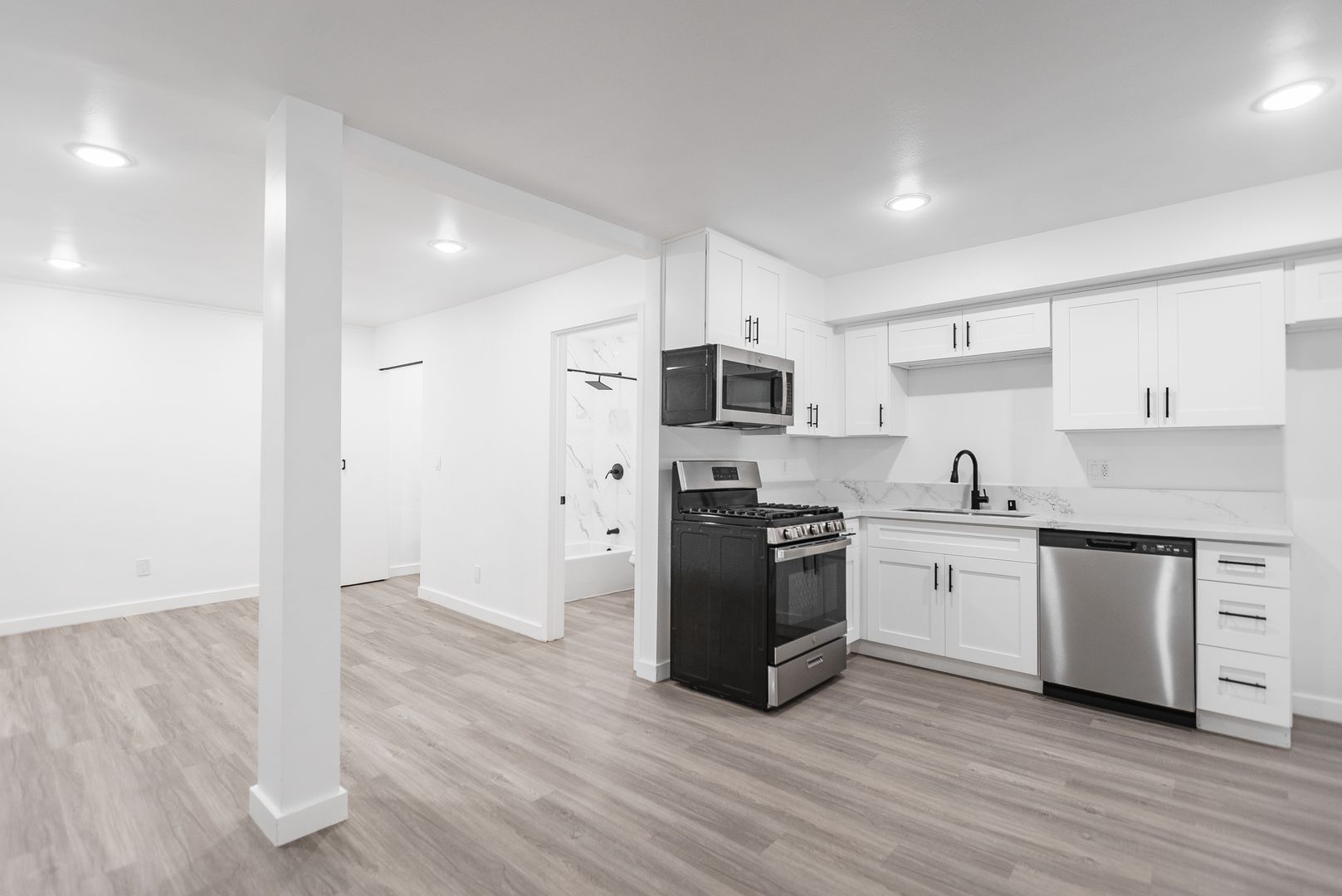 Sherman Oaks Apartment: 14056 Valleyheart