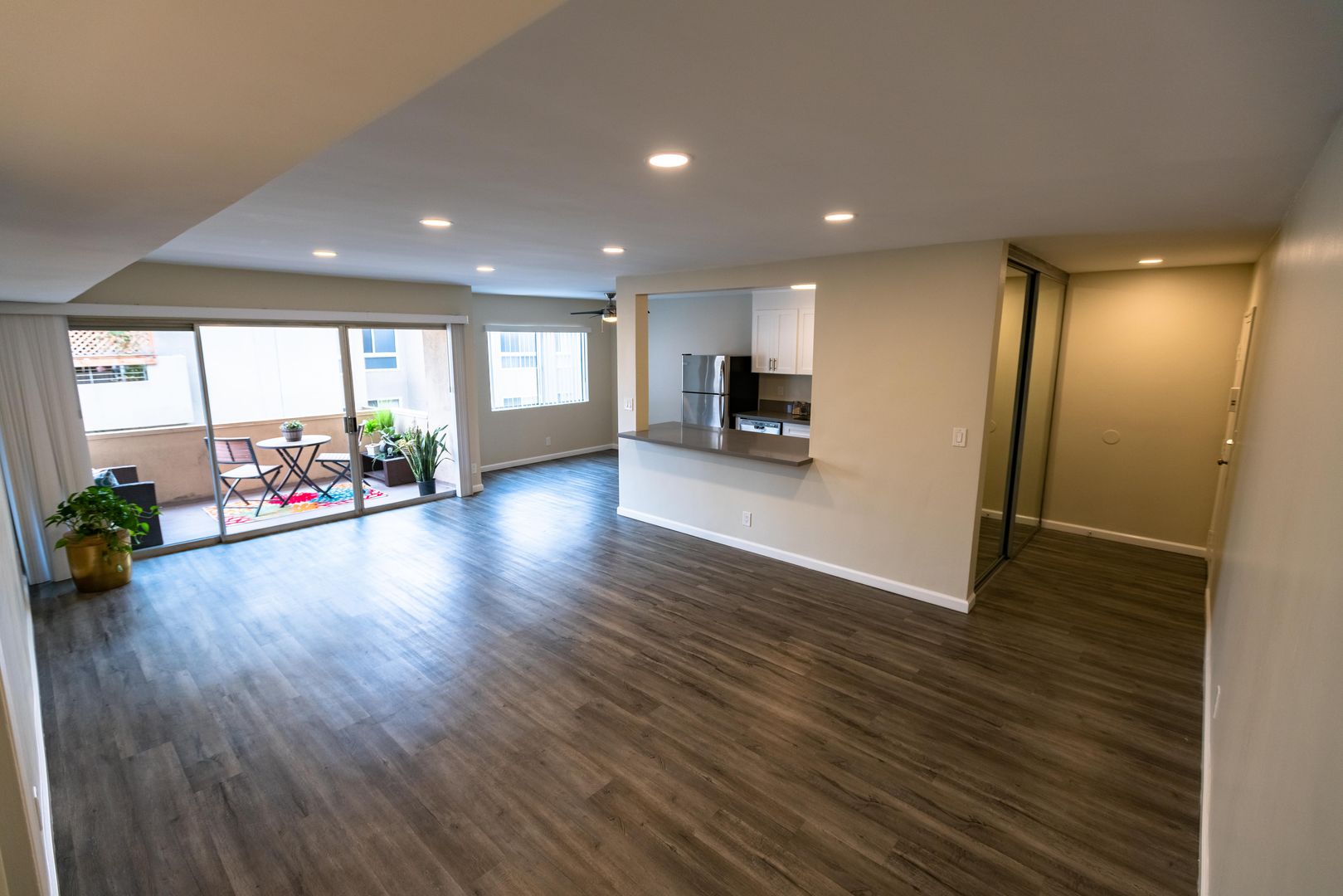 Los Angeles Apartment: 7244 Hillside Ave