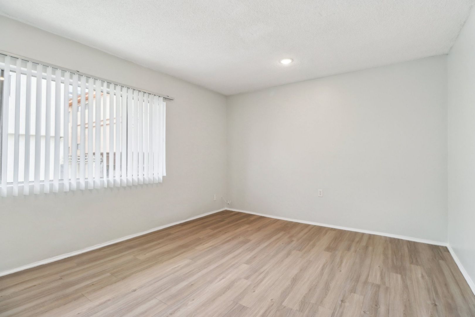 Los Angeles Apartment: 1275 Federal Avenue