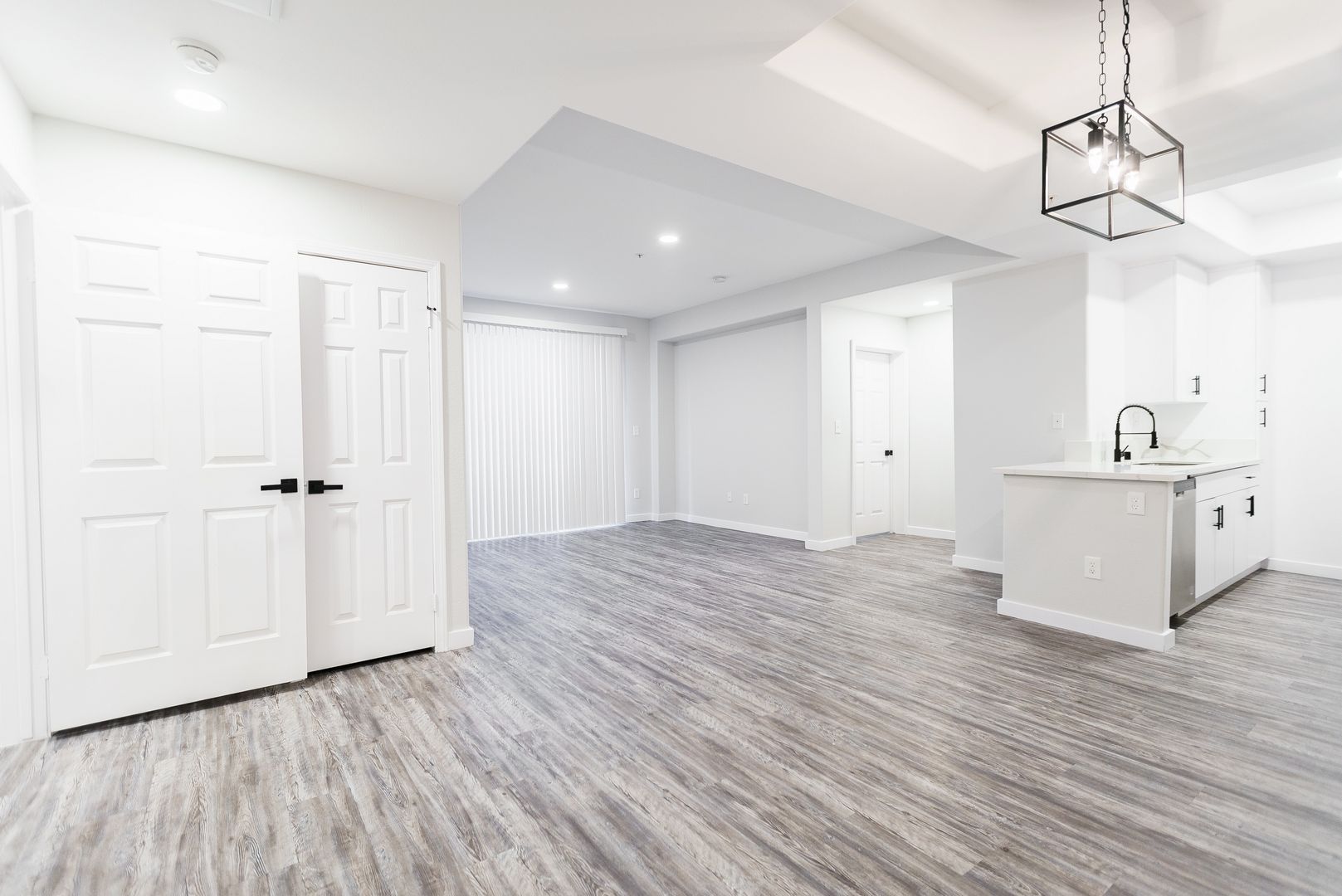 Los Angeles Apartment: 2820 Sawtelle Boulevard