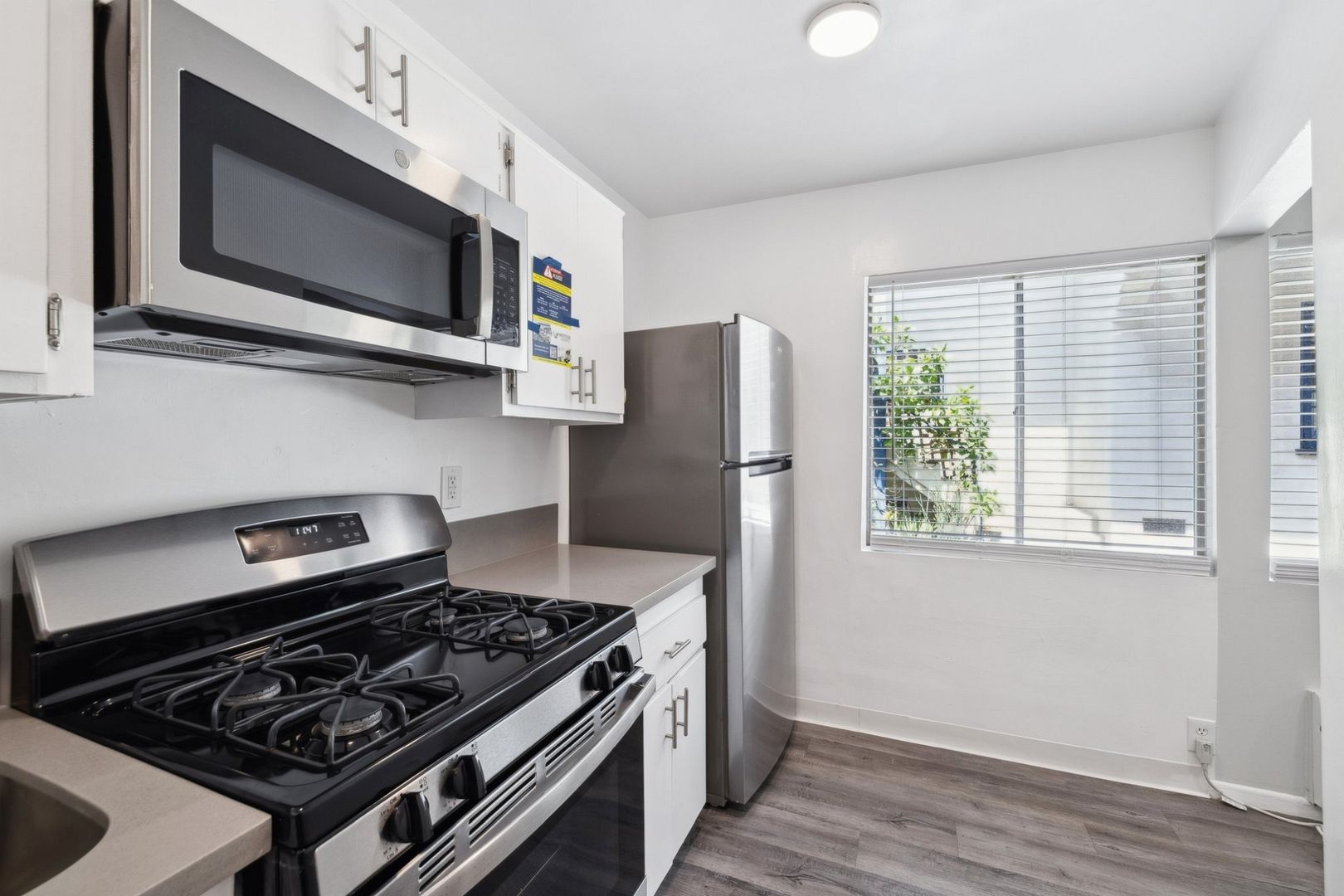 West Hollywood Apartment: 1253 Havenhurst Drive