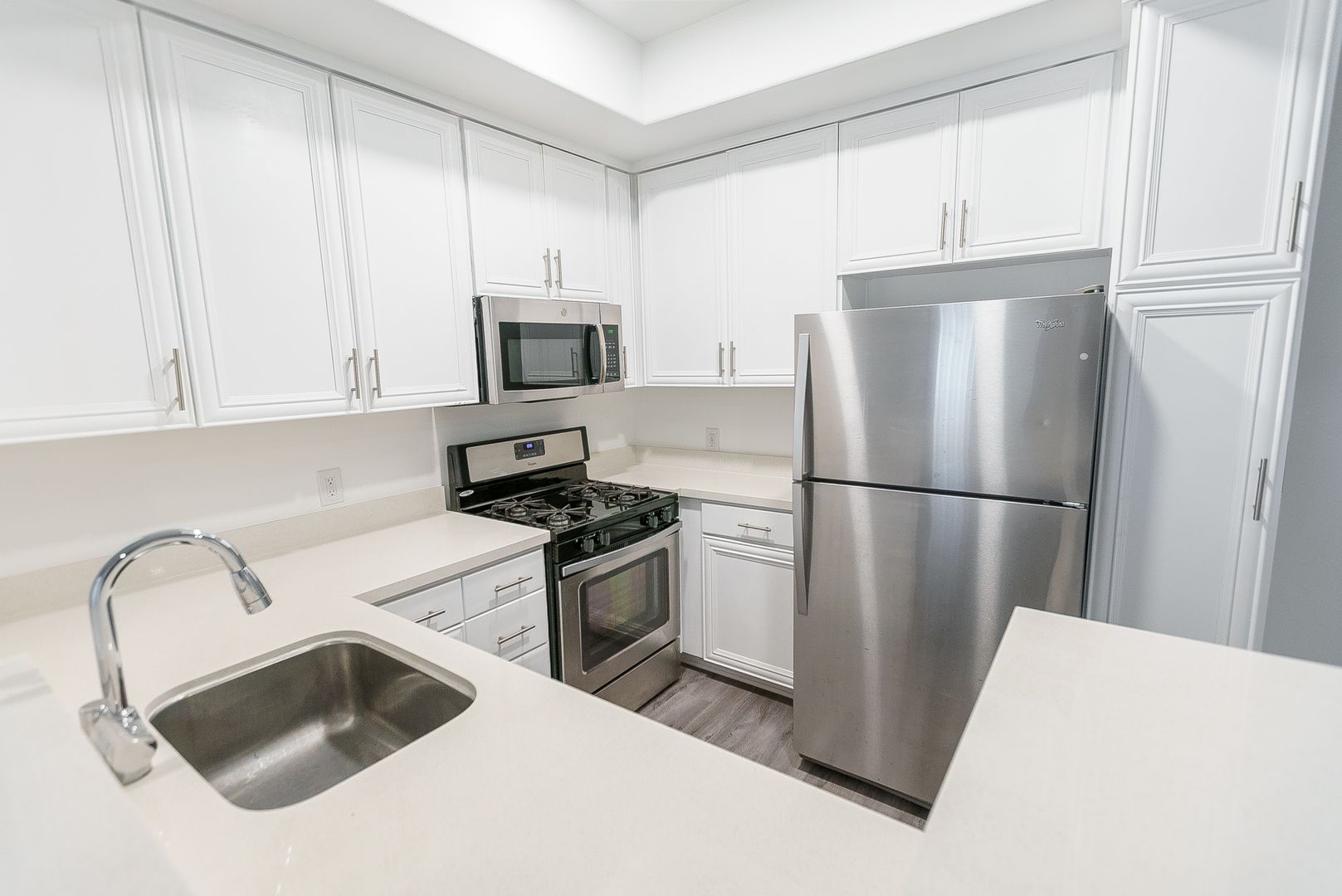 Los Angeles Apartment: 2245 S. Beverly Glen Boulevard